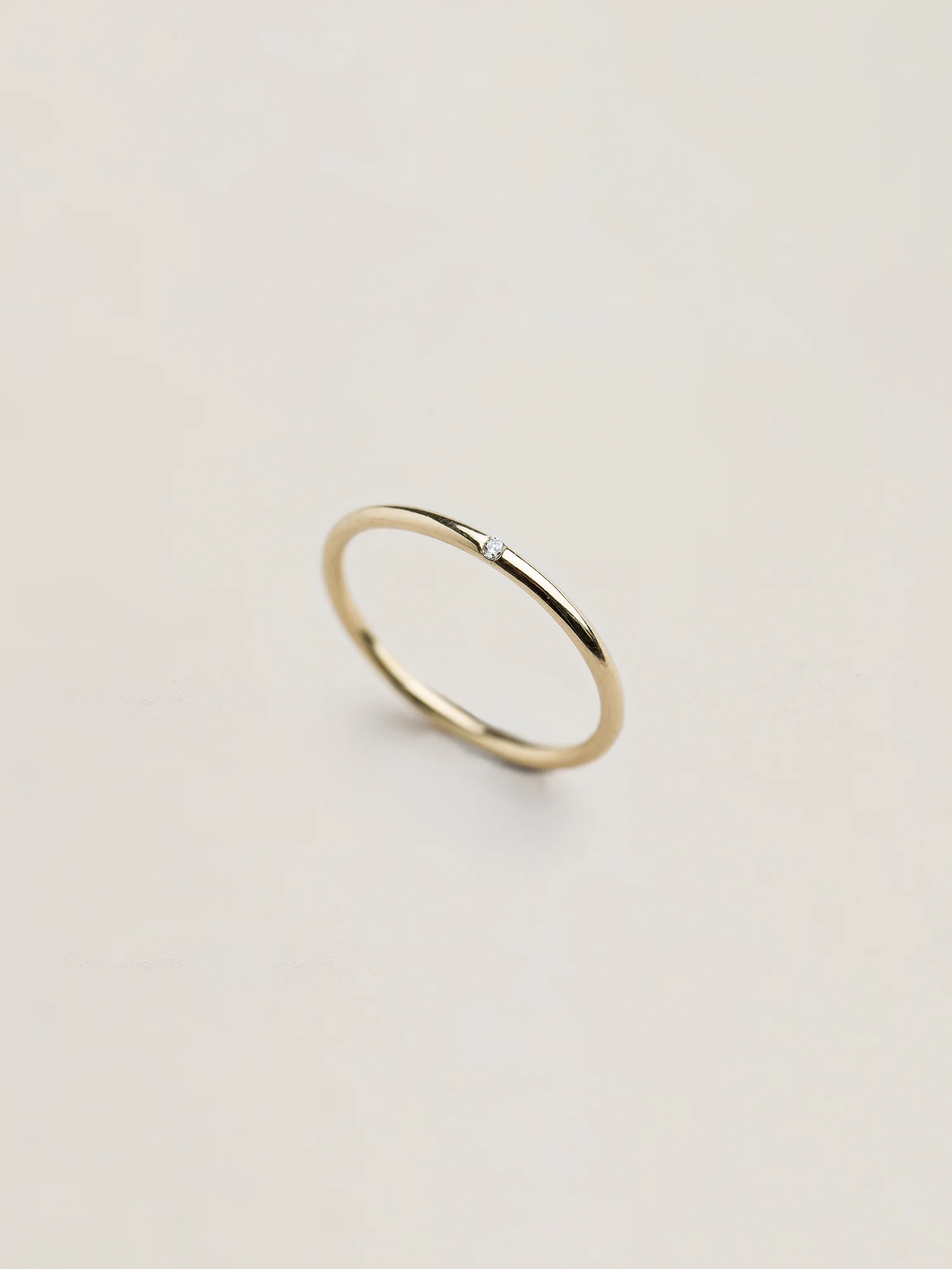 Christina-Pauls-Ring-zierlich-Diamant-Gold1.jpg