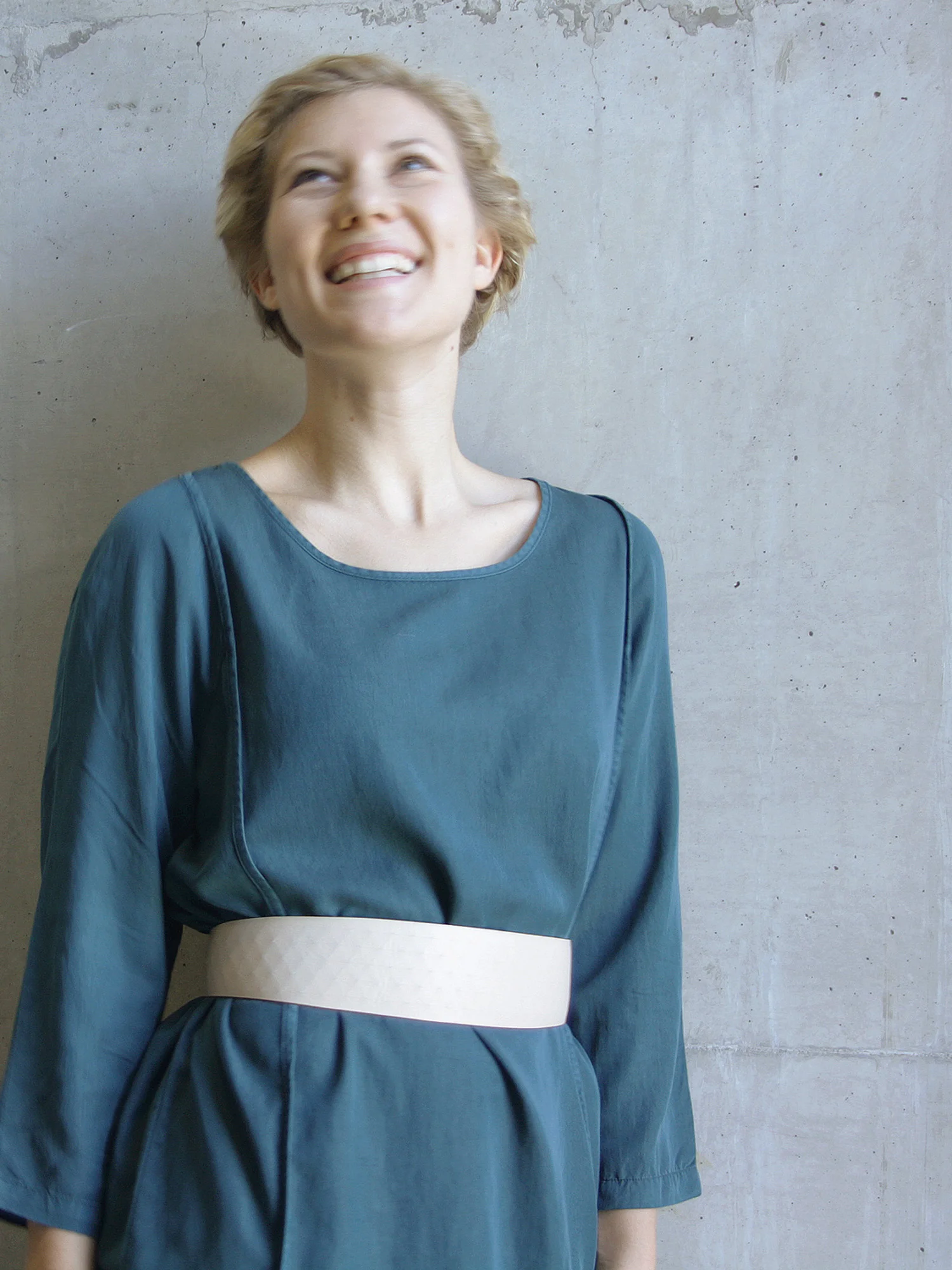 Christina-Pauls-breiter-Taillenguertel-Leder-beige.jpg