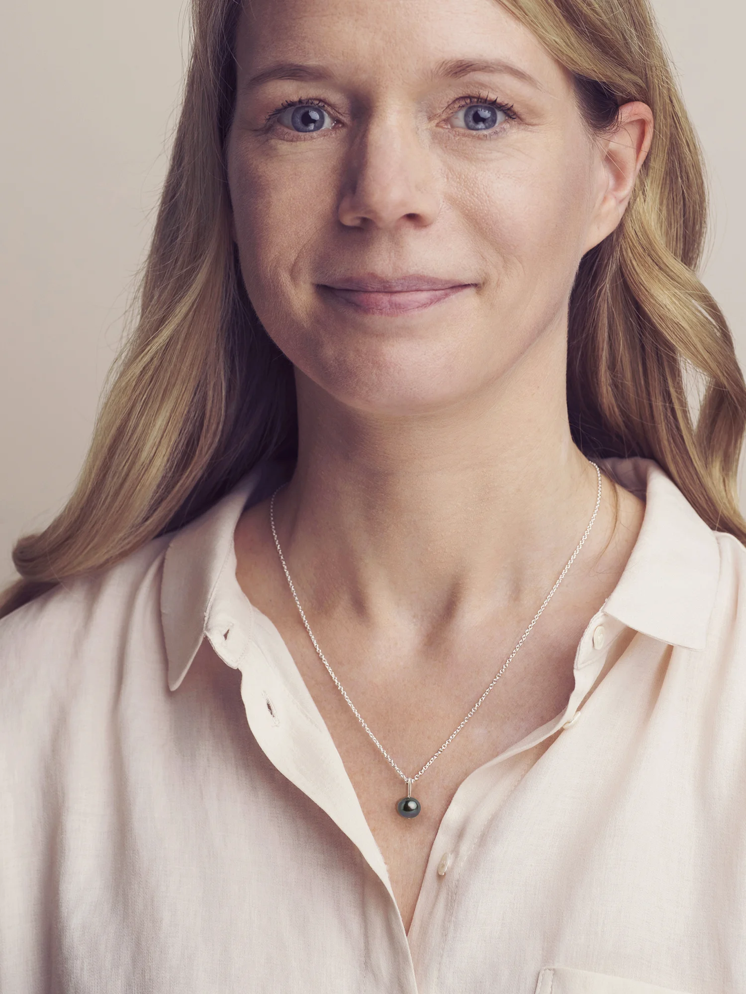 Christina-Pauls-Perlen-Anhaenger-schwarz-Perlen-Silber.jpg