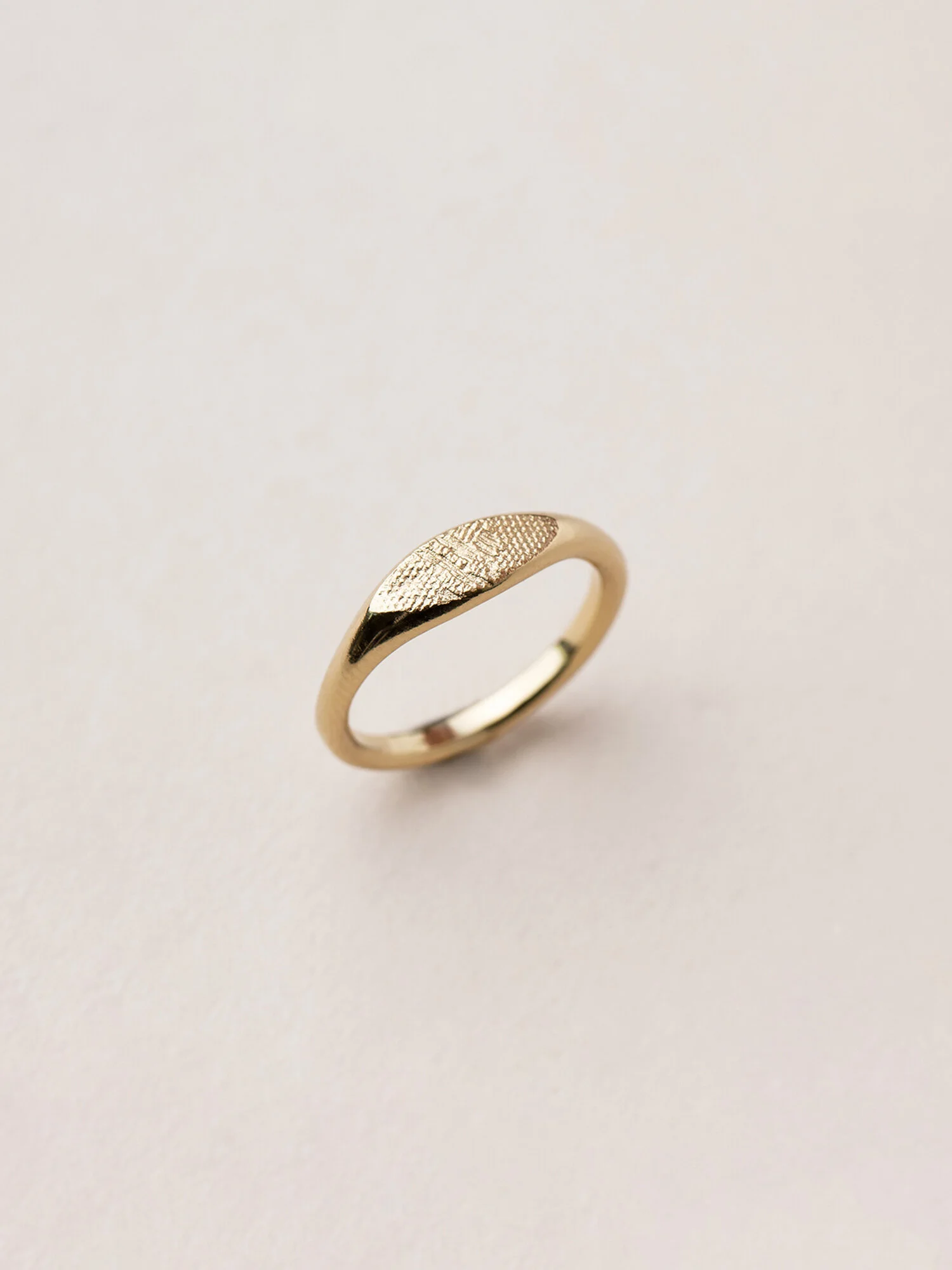 Amia Ring, schmal in Gold