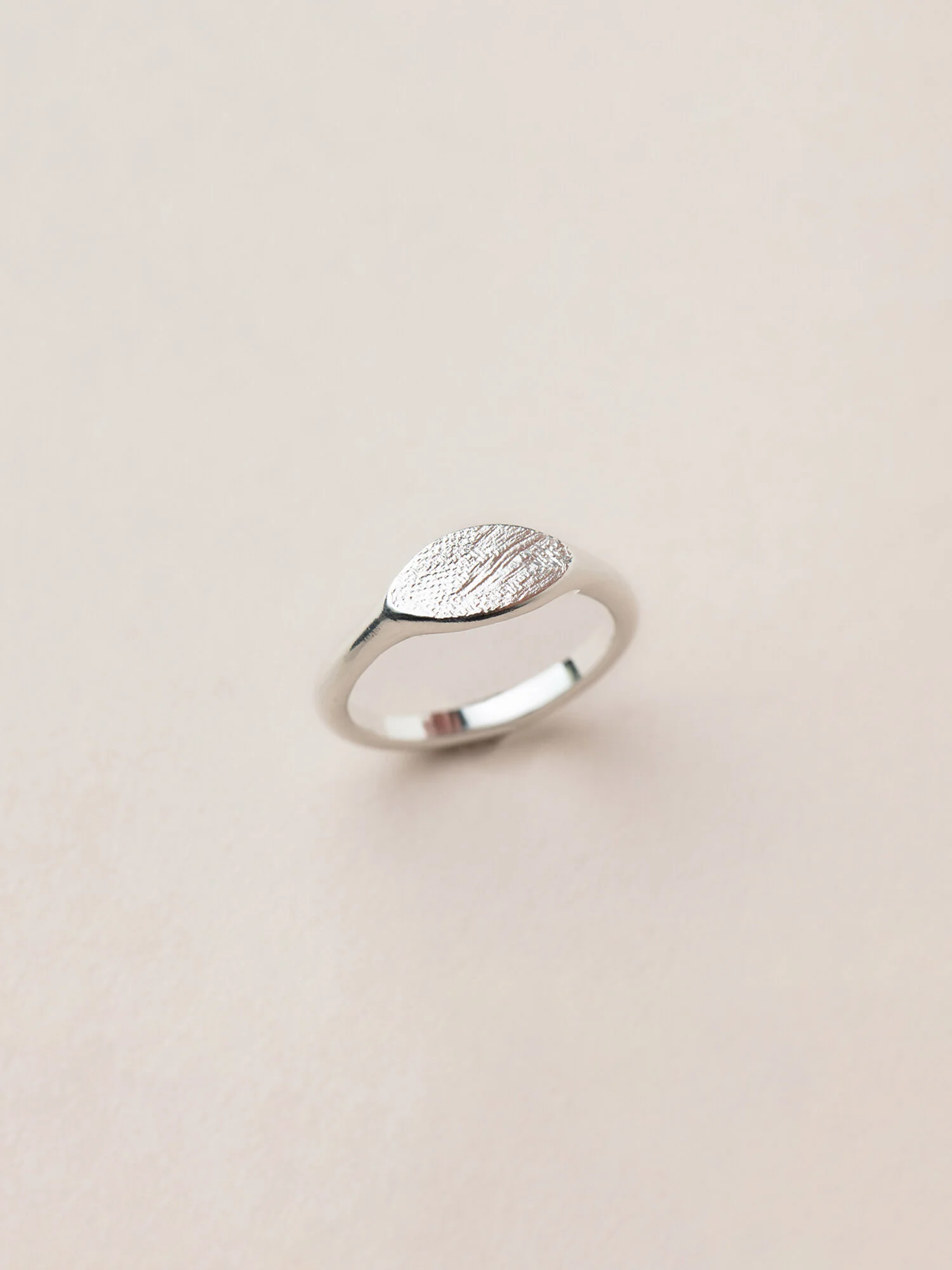 Amia Ring, breit in Silber