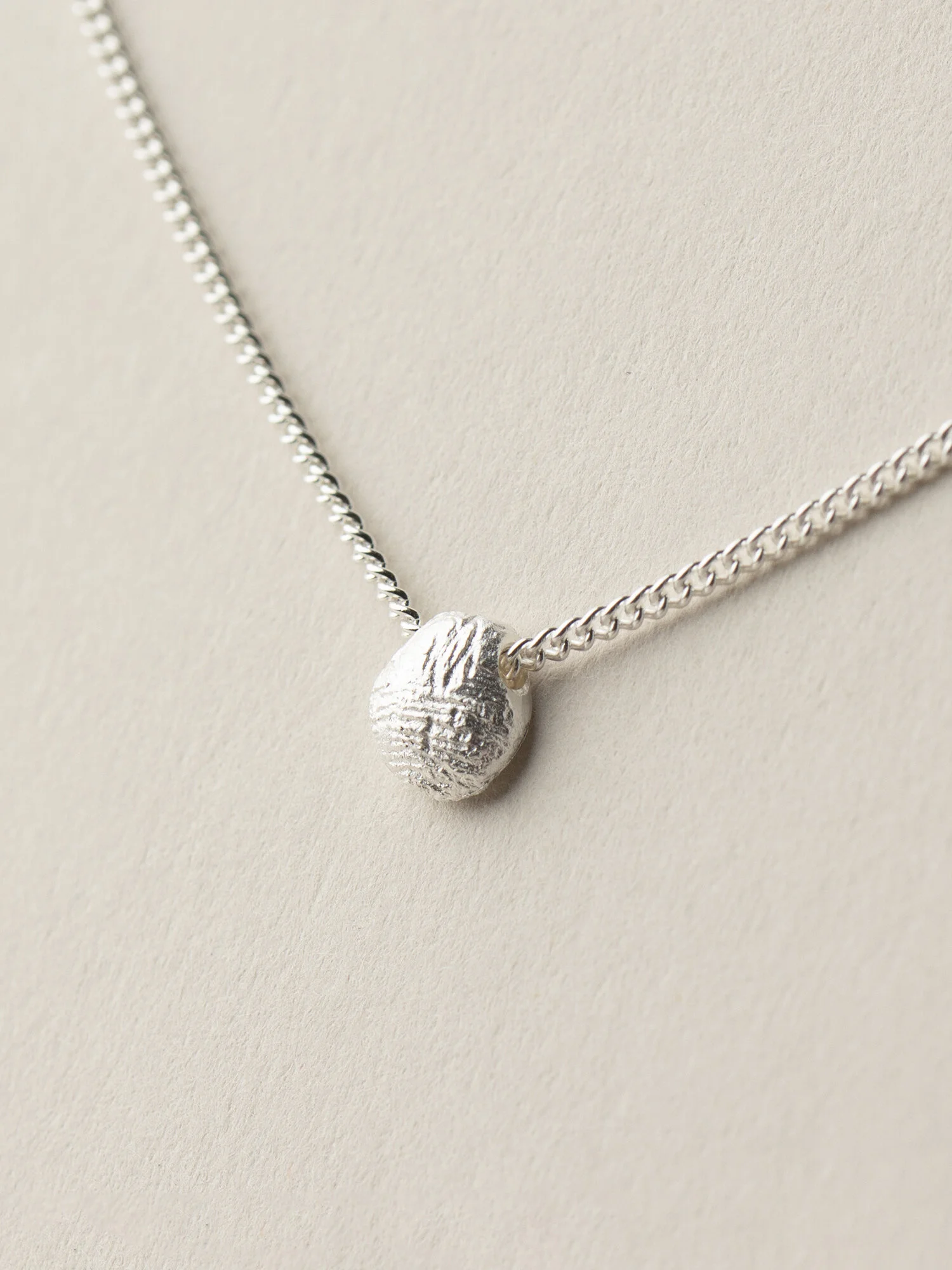 Amia Punkt Kette in Silber