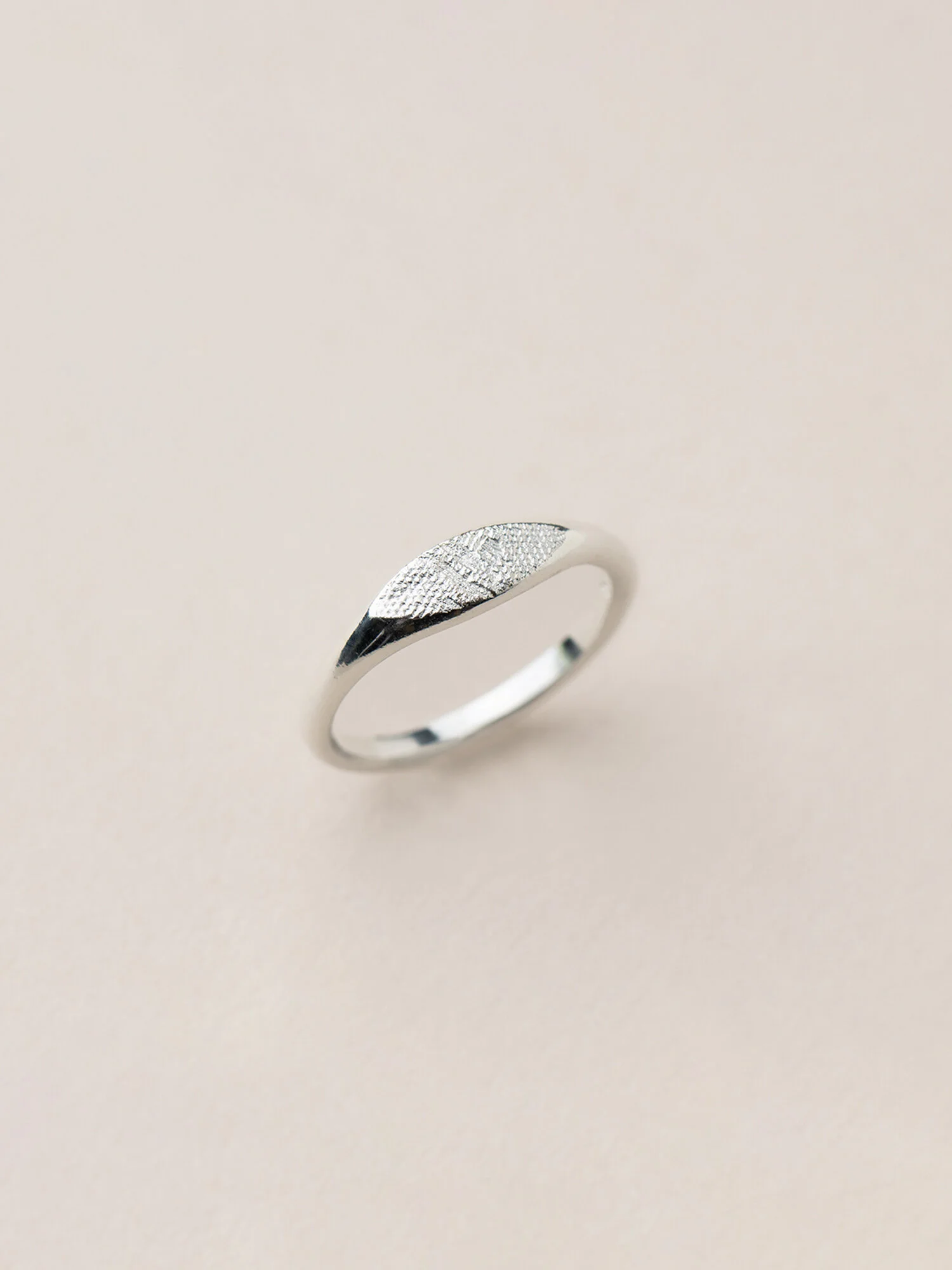 Amia Ring, schmal in Silber