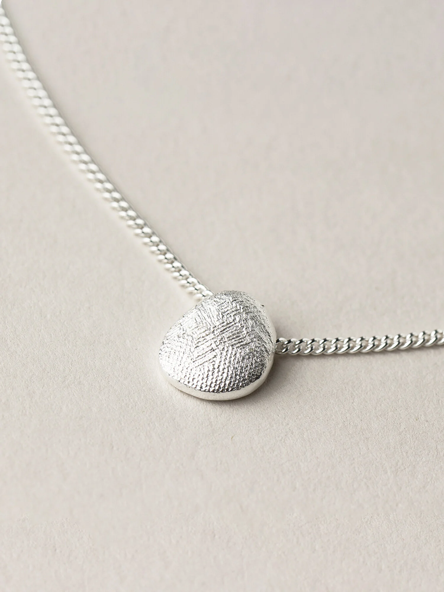 Amia Kette, rund in Silber