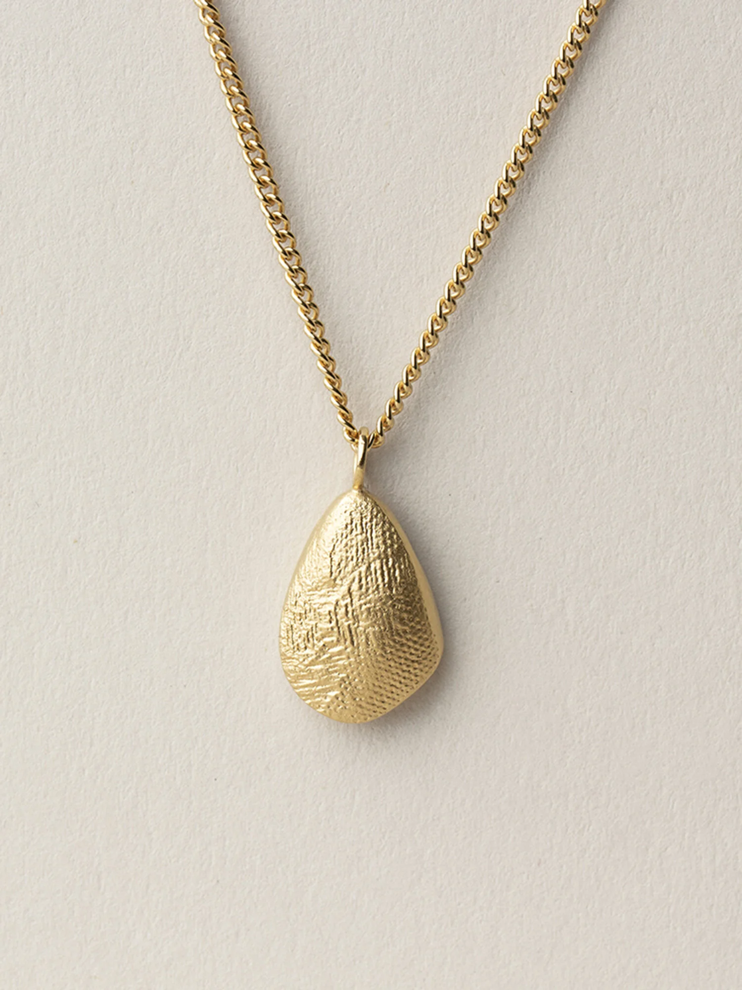 Amia Tropfenkette in Gold