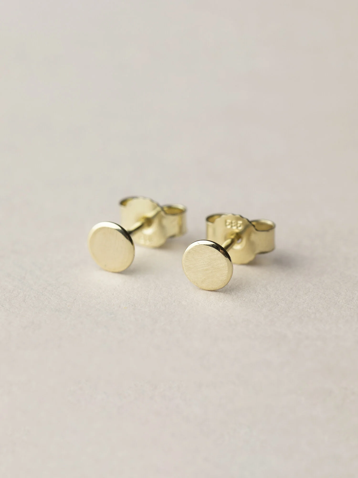 Punkt Ohrstecker, groß in Gold