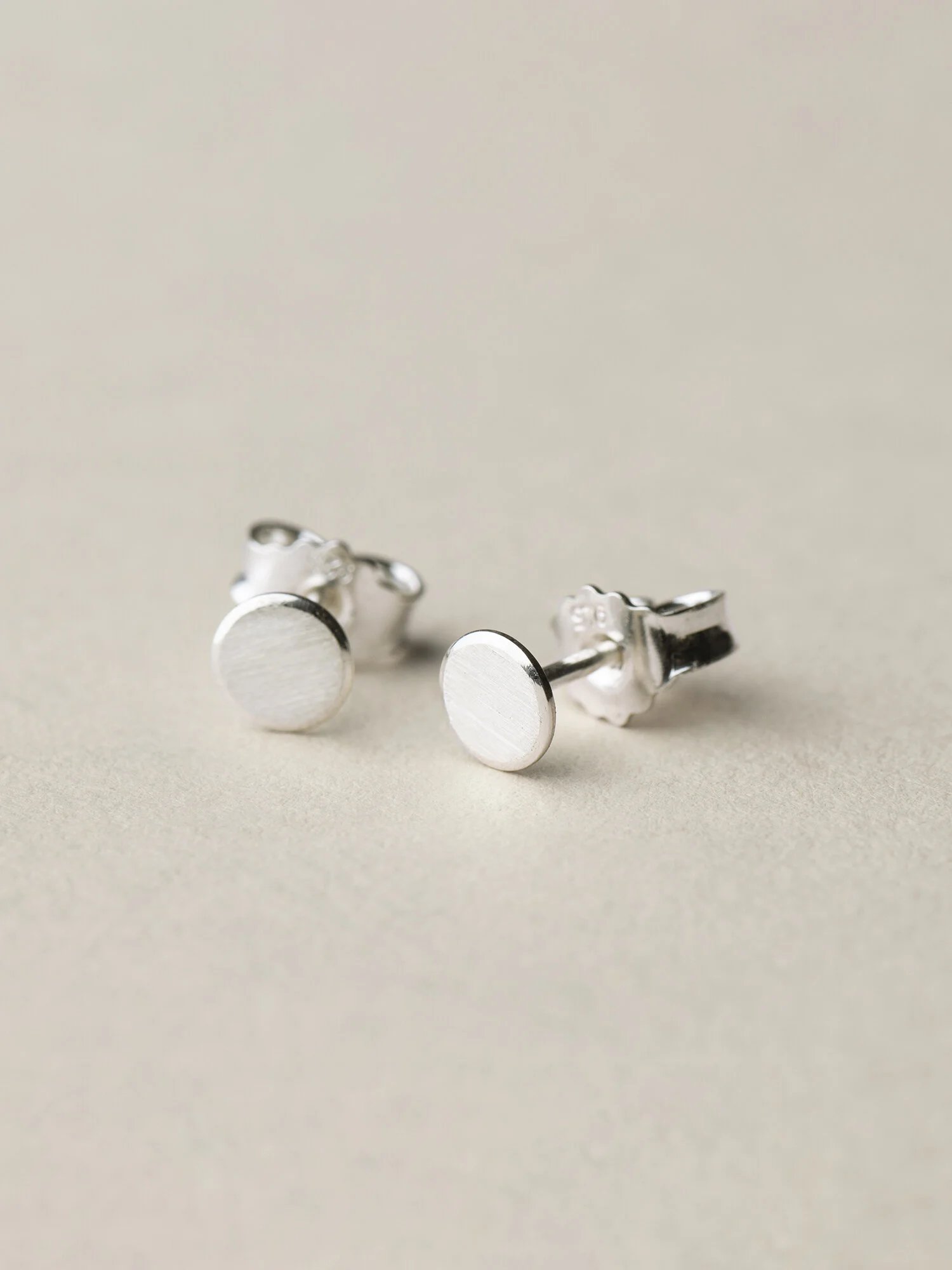Punkt Ohrstecker, groß in Silber