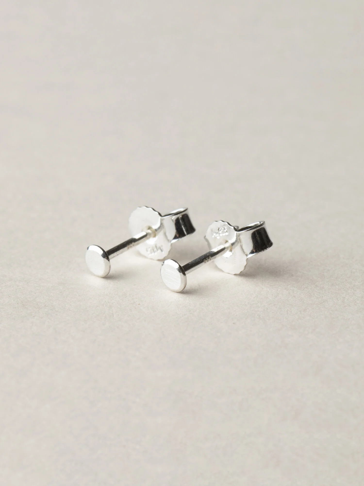 Punkt Ohrstecker, klein in Silber