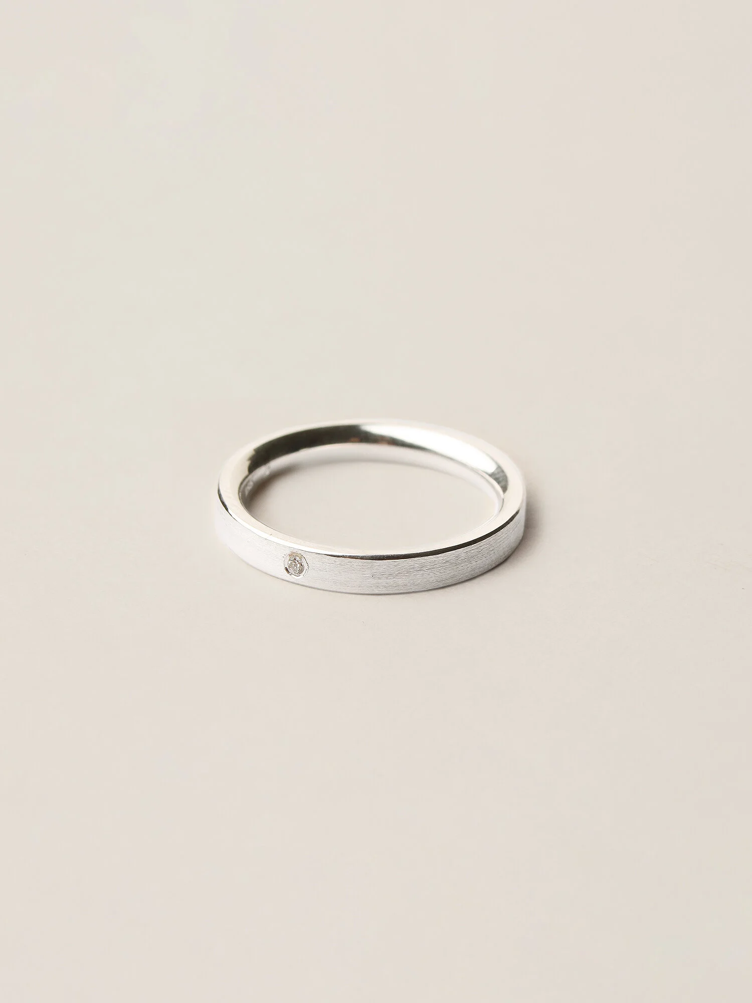 Minimalistischer Diamantring, gerade