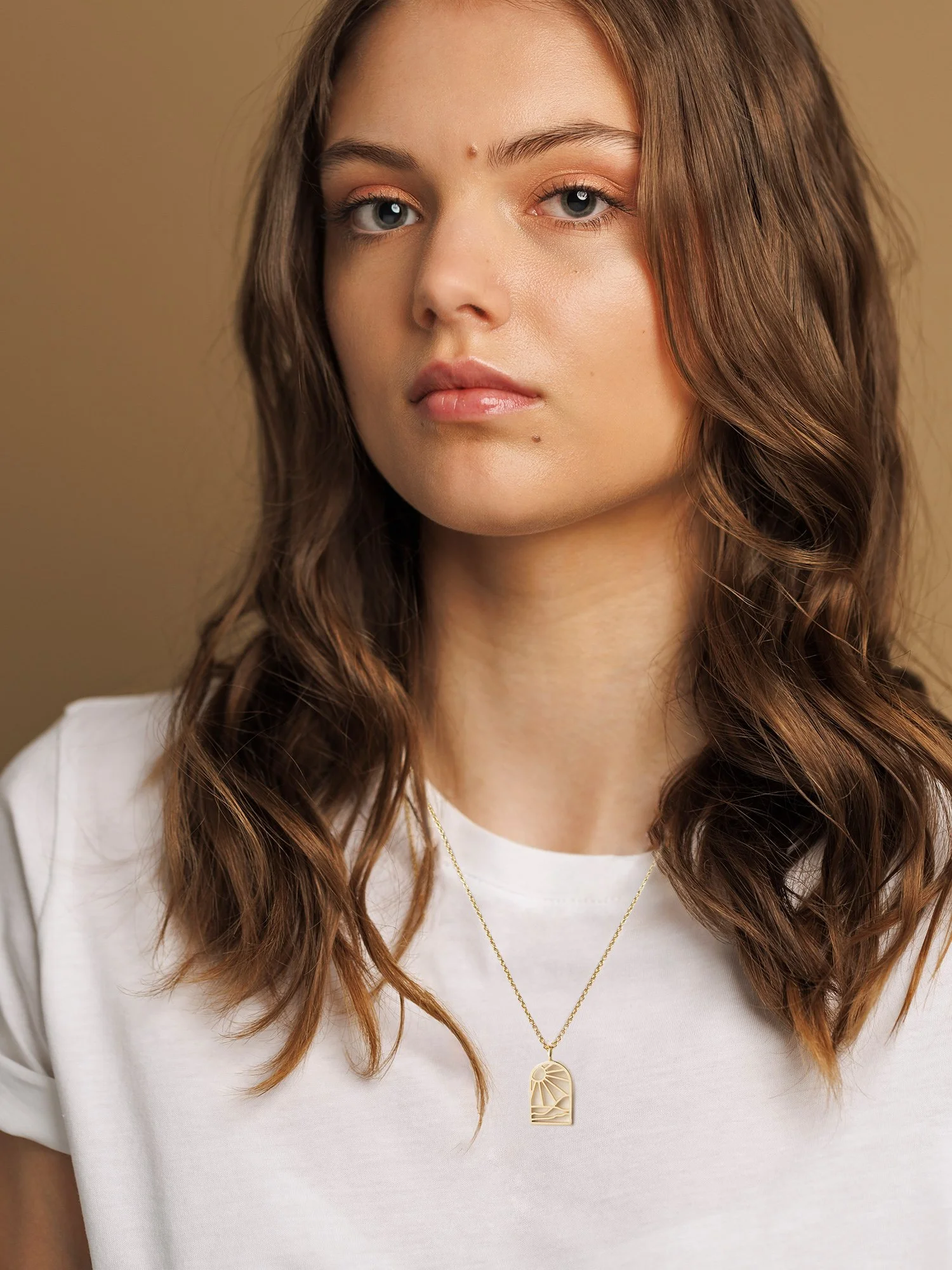 Christina-Pauls-Anhaenger-Gold-Sonne-Pflanze-Canela3.jpg