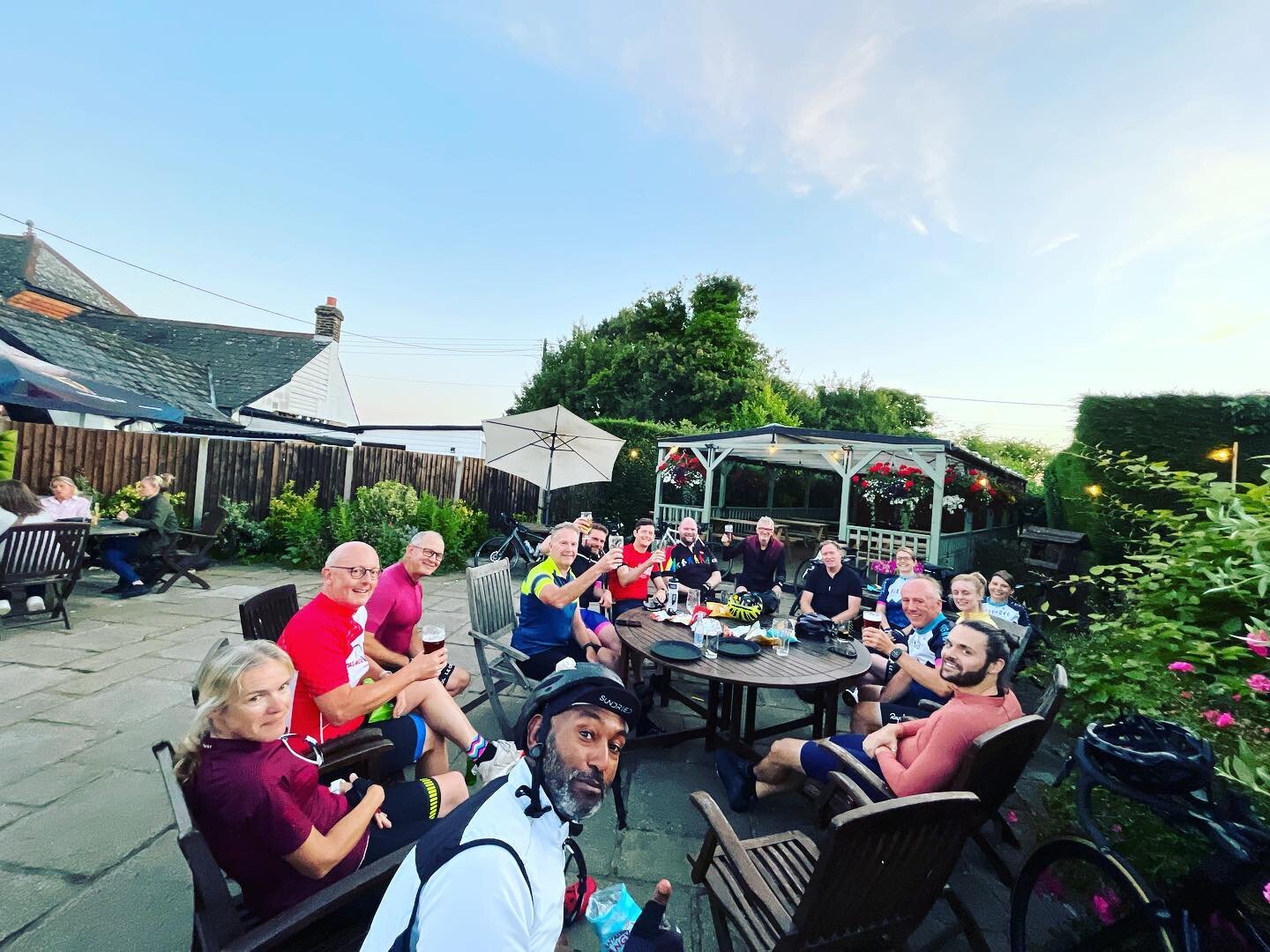 Arguably what we do best, besides cycling, finding a nice pub garden to enjoy a cold one on a summers evening.. Not forgetting the mini cheddars 🙌🏻