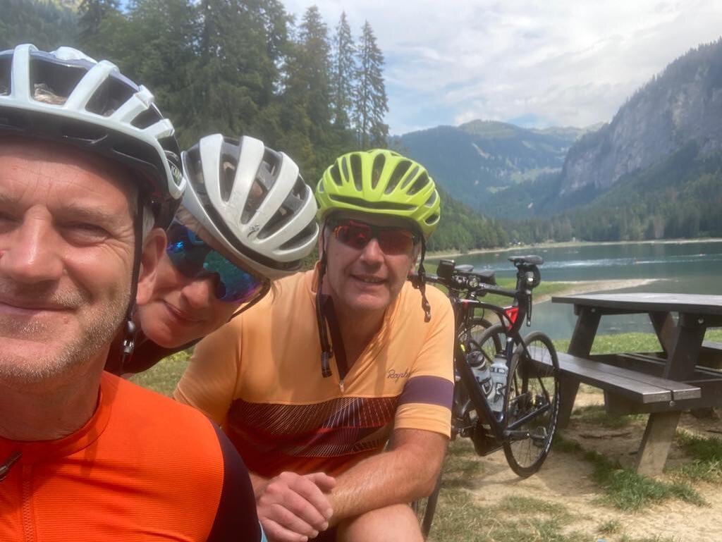 Lac Montriond with Liz and Roger #cycling #lacmontriond #hautesavoie #rhonealpes #portedusoleil #morzine #france