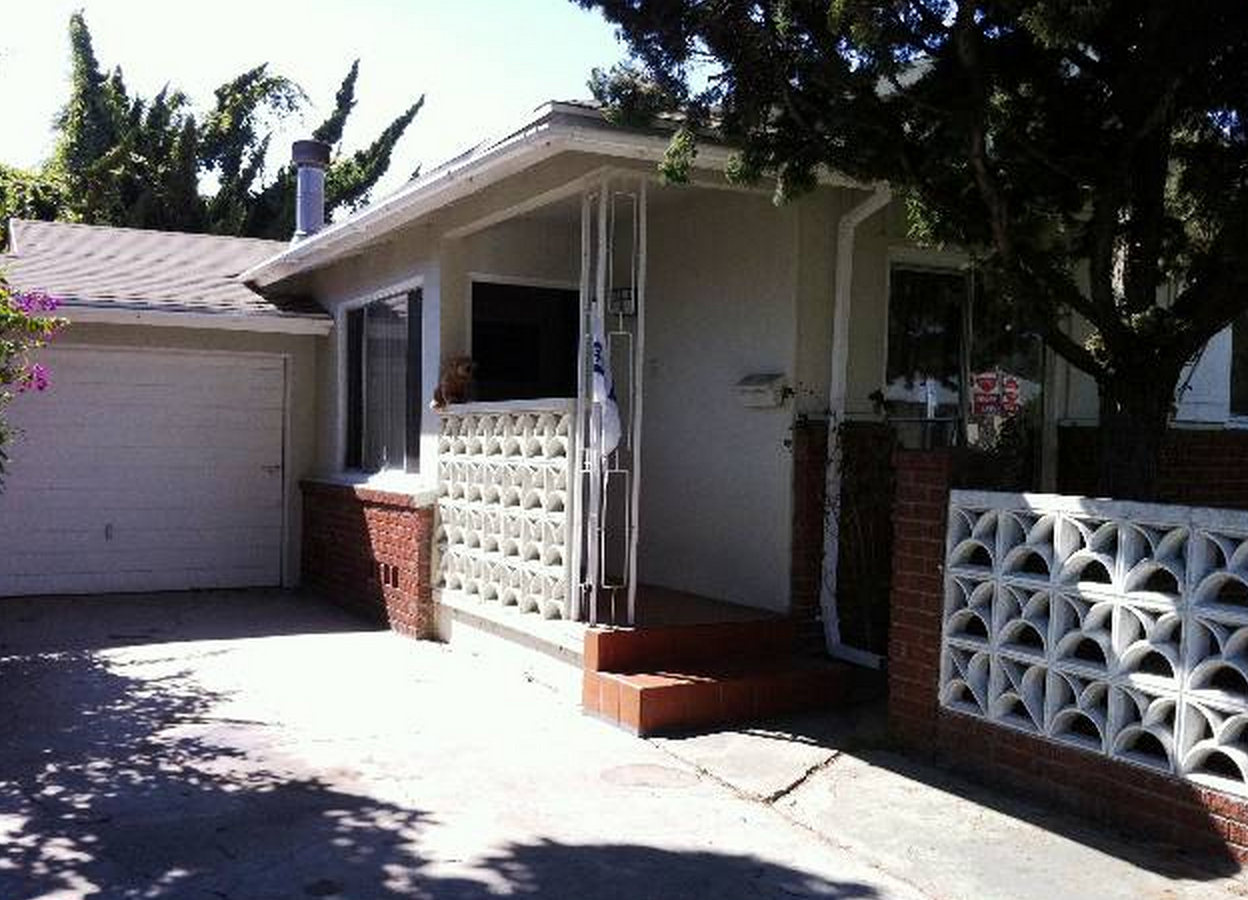 2501 WALNUT AVE
