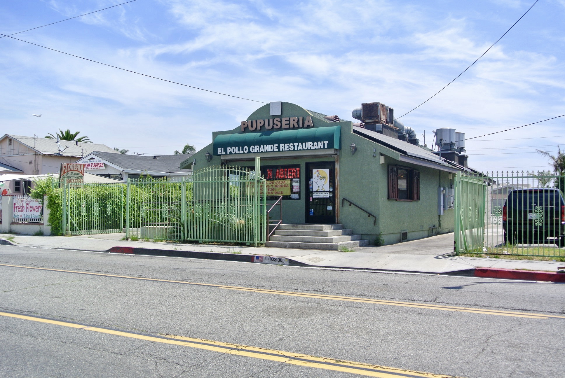 10300 Inglewood Ave  $785,000