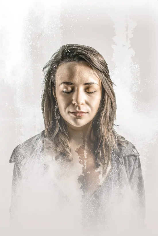 Emma has woven a sound which Phil Coulter describes as “a breath of fresh air”. A folk guitarist and singer-songwriter from Limerick, she is embued with the soul and style of Joni Mitchell, Eva Cassidy and Joan Baez; her distinctive vocal style demonstrates a blend of Irish lilt with folk and jazz. (Photo: Ken Coleman)