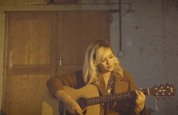 Limerick singer/songwriter Jenní  to play Dolans this Friday following single release