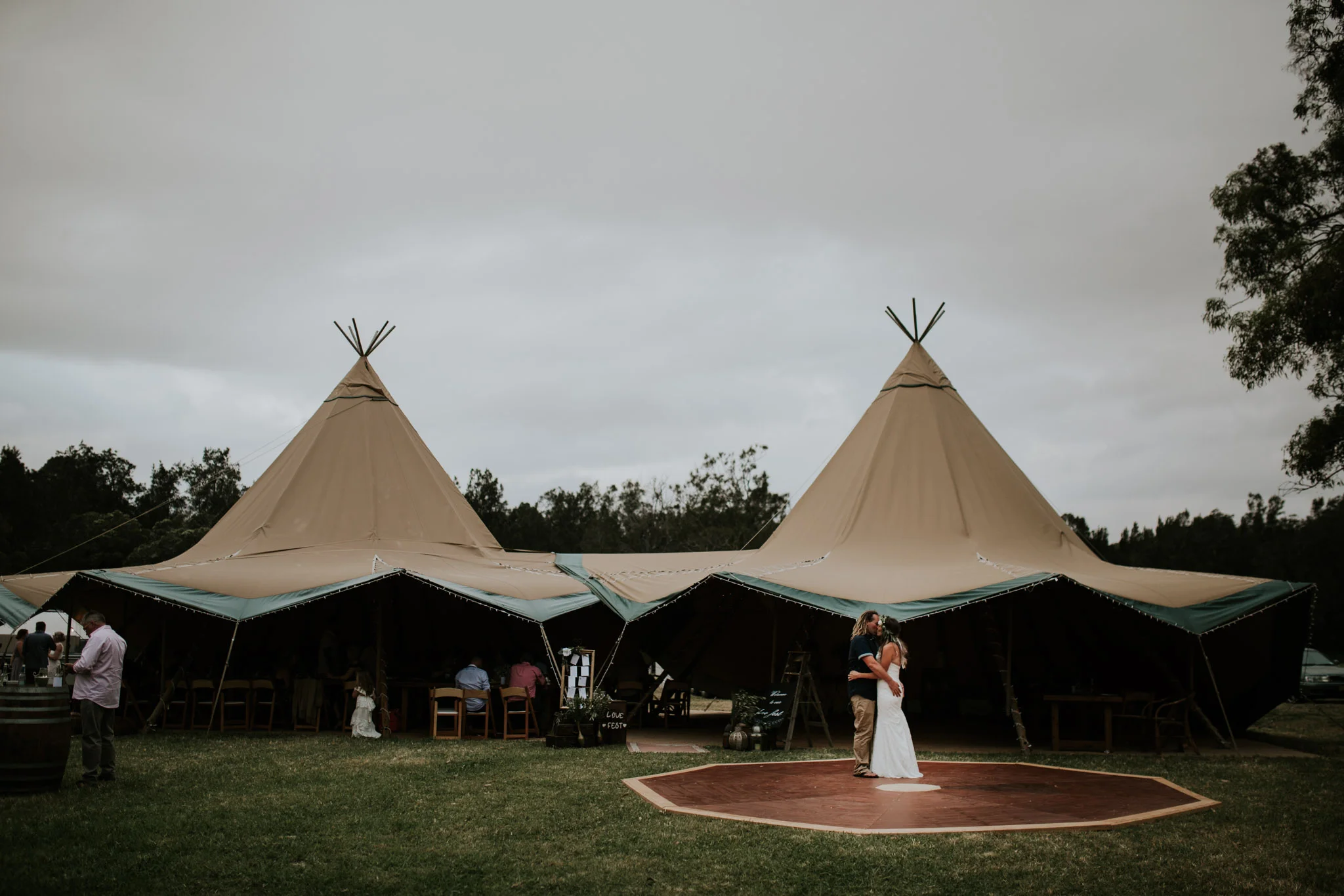 Tara_Luke_Jamberoo_Honey_farm_wedding-140.jpg