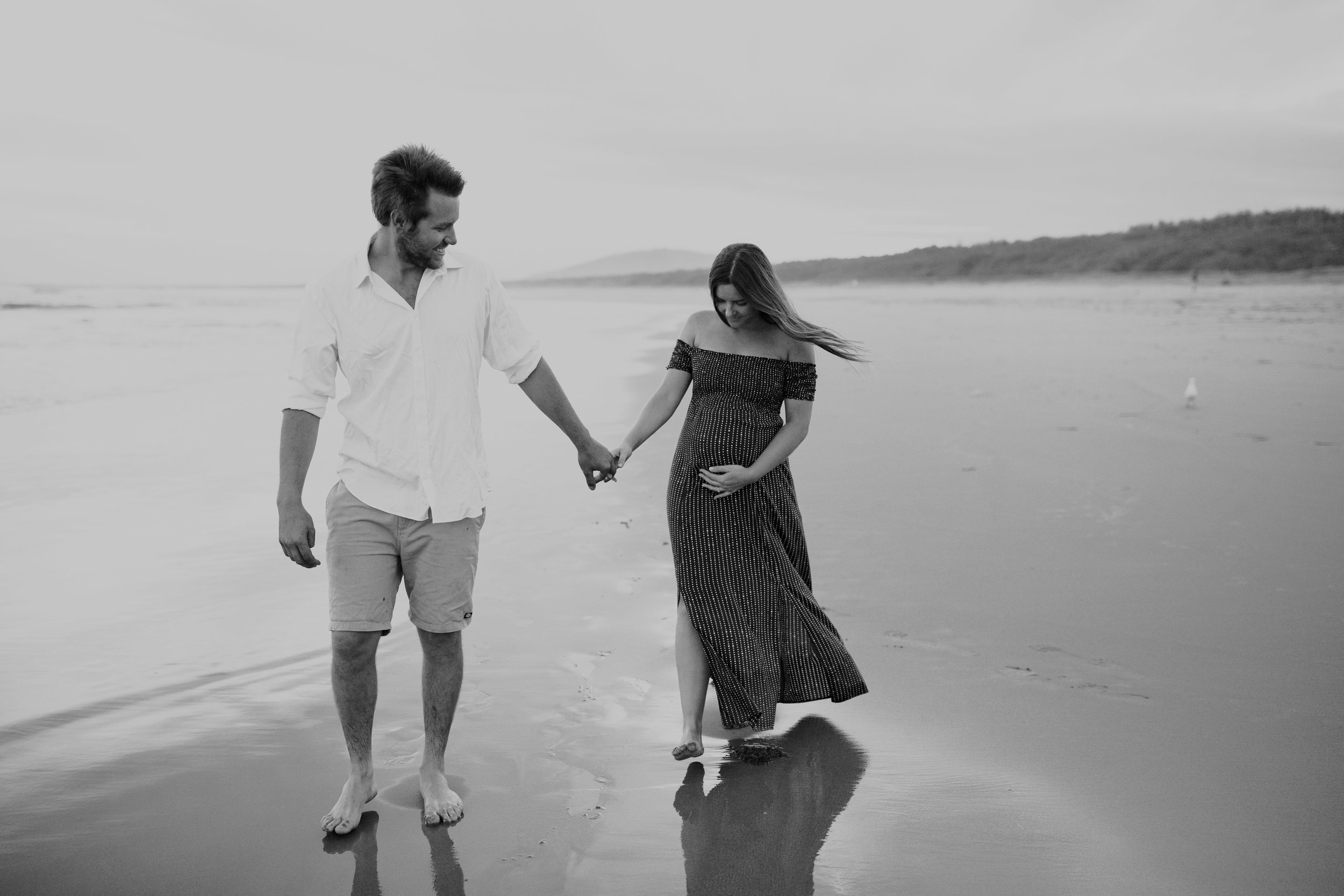 AMY+ANDREW+SHOALHAVEN+HEADS+BEACH+MATERNITY+SESSION+CANDID-35.jpg