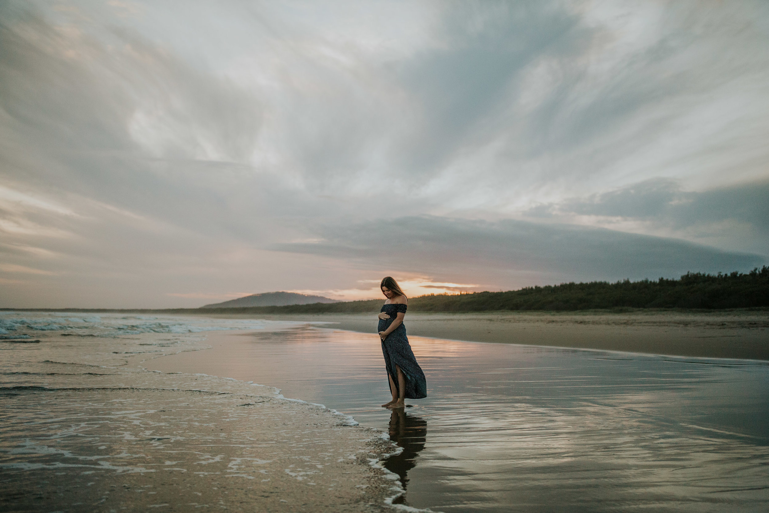 AMY+ANDREW+SHOALHAVEN+HEADS+BEACH+MATERNITY+SESSION+CANDID-43.jpg