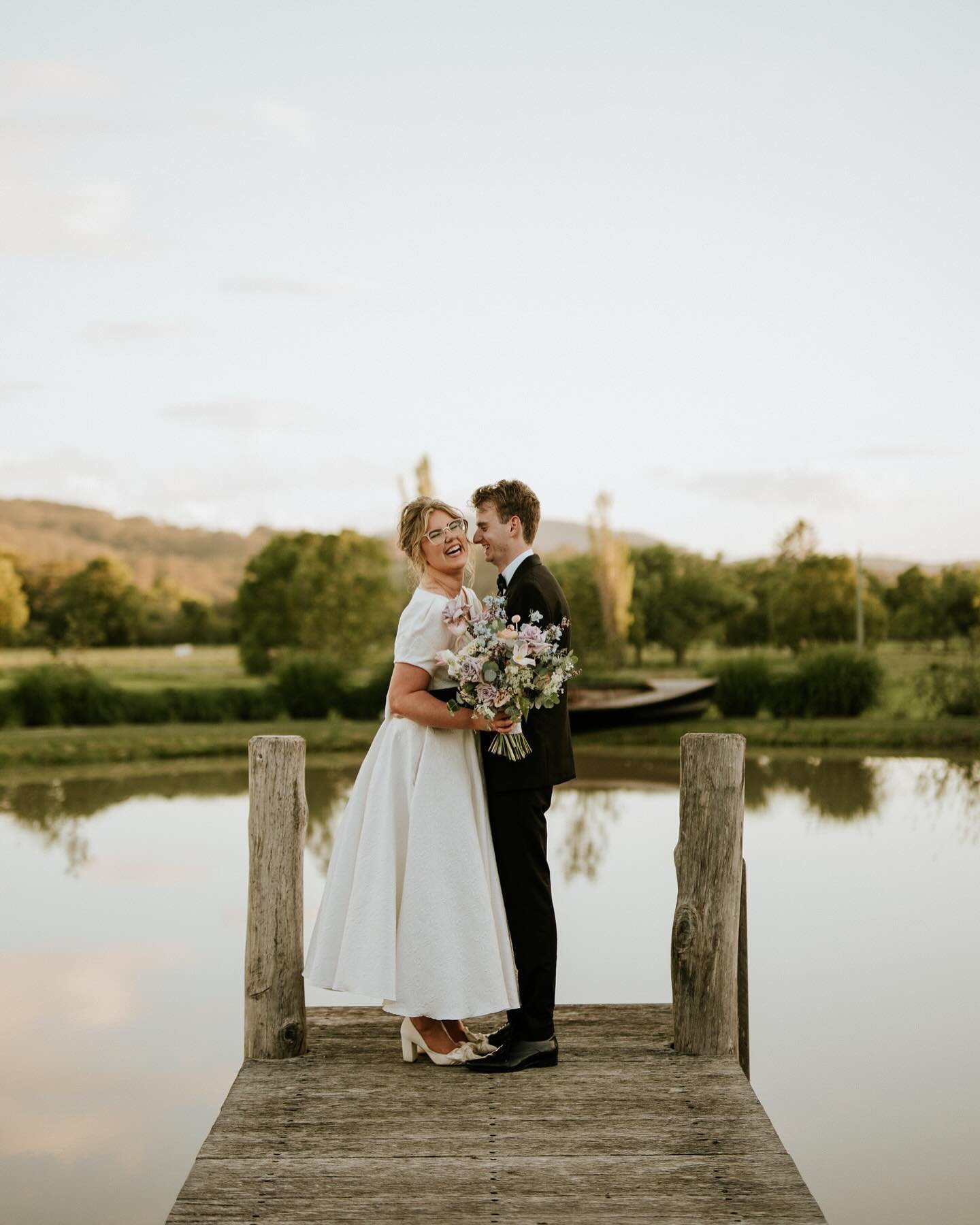Chelsea and Jordan and a collection of joyful moments ☺️

#berrywedding #thehomesteadberry #weddingphotography #journalisticweddingphotography #gardenwedding