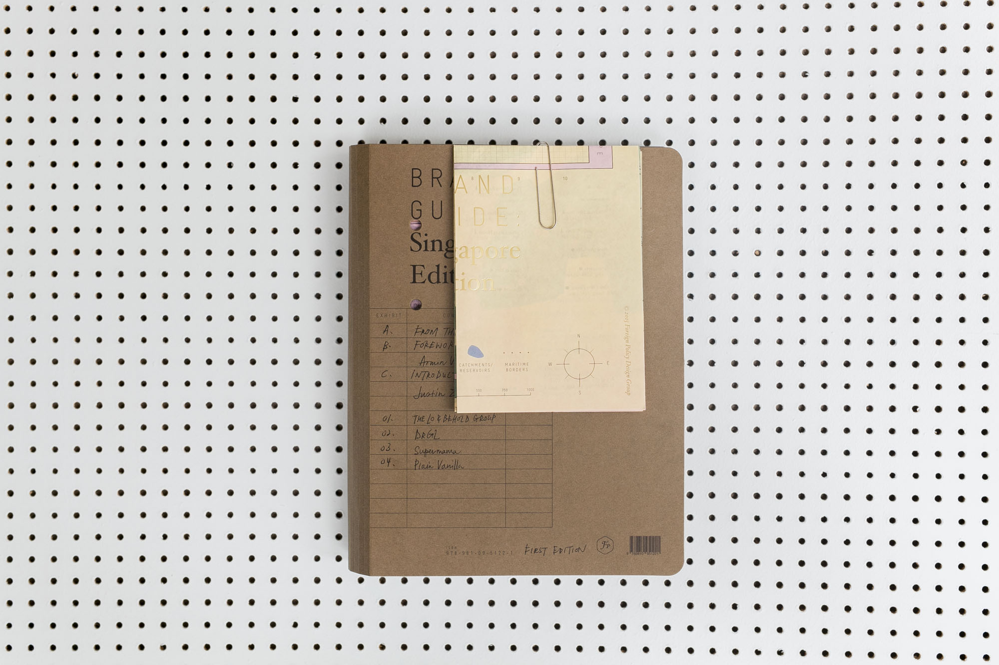 BRANDGUIDE_COVER_01.jpg