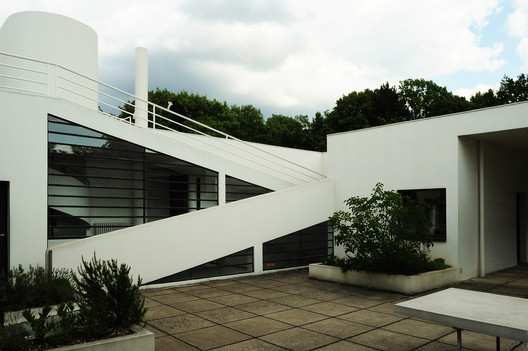 say hi to_ Garance Vallée x Le Corbusier