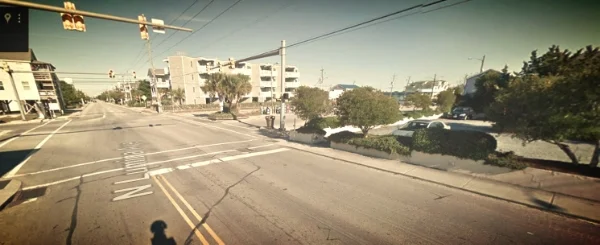 The scene of the crash near Johnny Mercer's pier. Look! The light's even yellow.