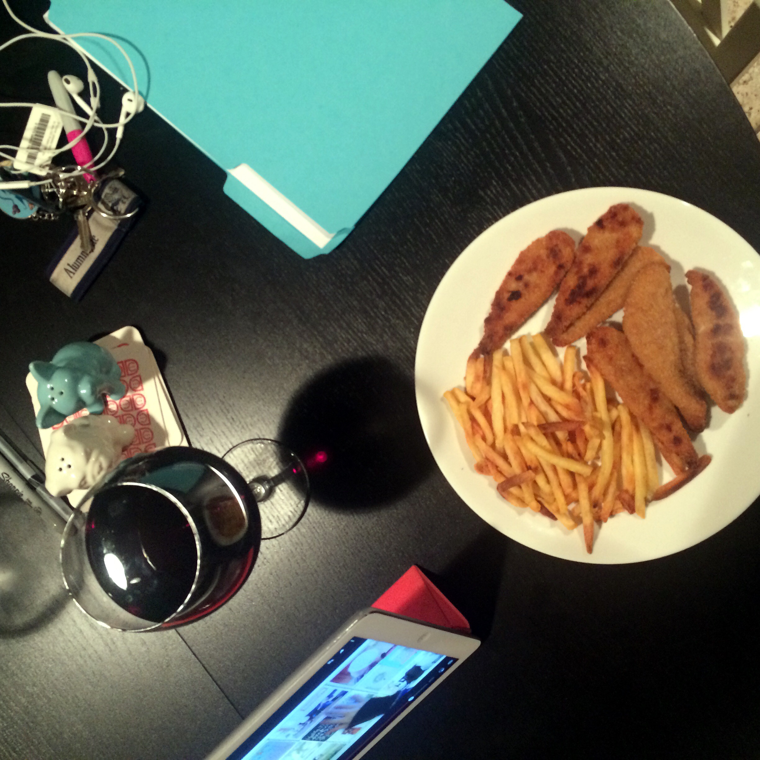 This is what I mean by honest. An unstyled look at the stuff on my kitchen table and my lazy dinner paired with a glass of wine.
