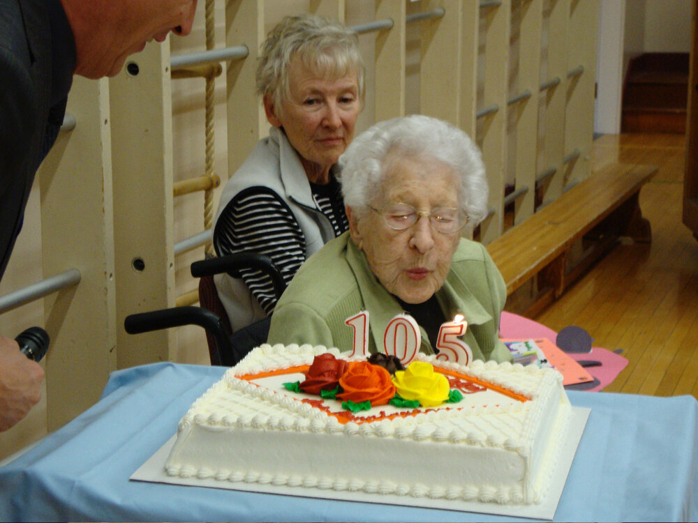 Mrs Cunningham_s 105th Birthday at Buchanan - b.jpg