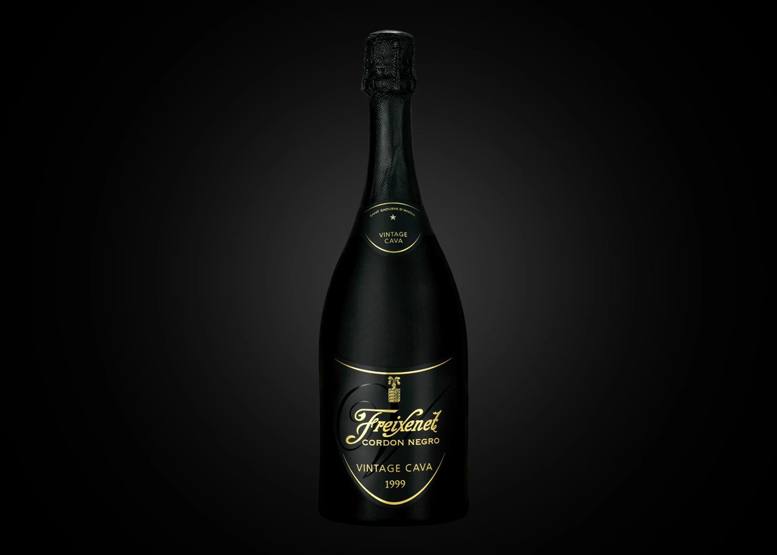 A black bottle of Freixenet Cordon Negro Vintage Cava 1999 with gold lettering on a dark background