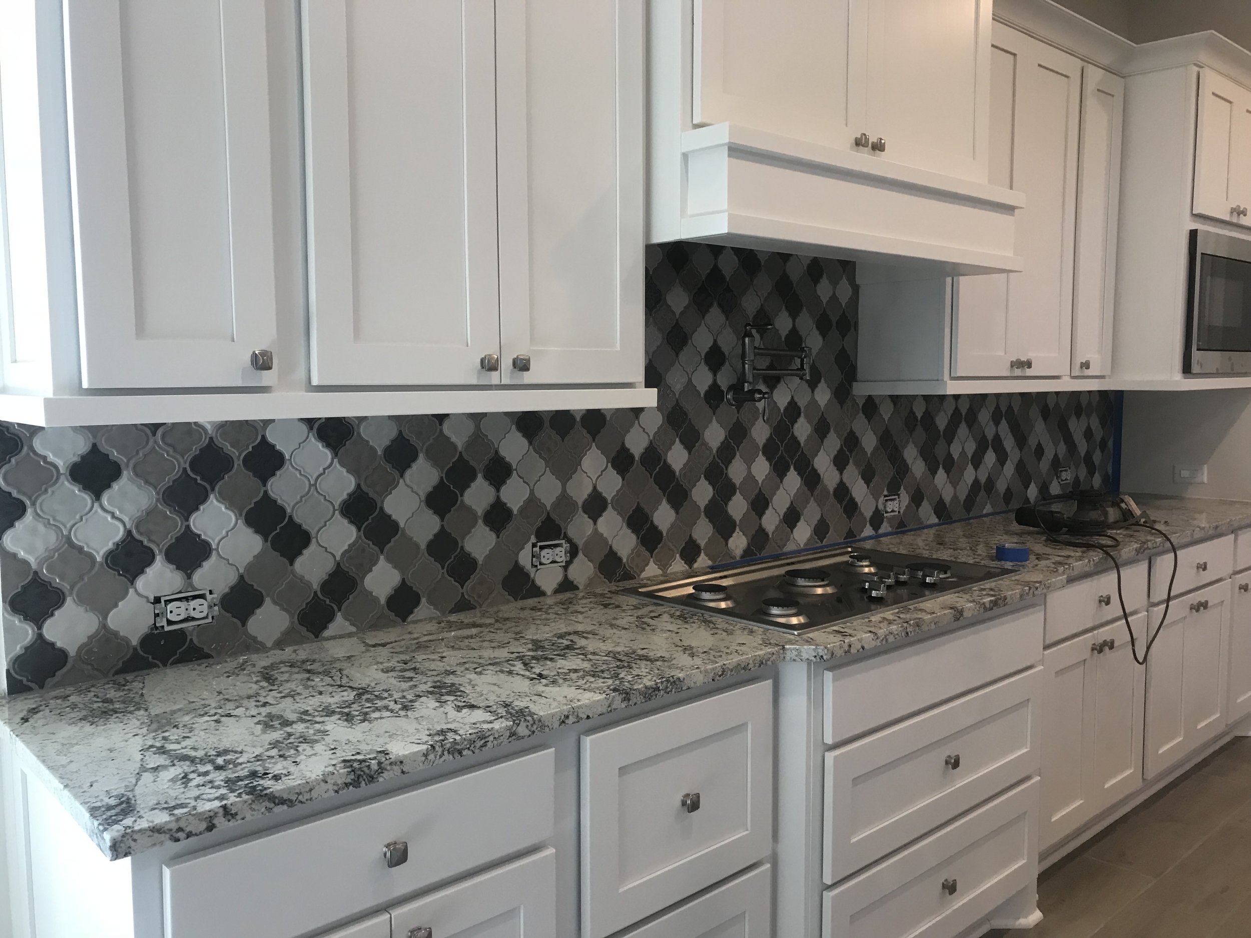 what of primer do you use on kitchen cabinets how to paint kitchen backsplash hello honey what of primer do you use on kitchen cabinets how to paint kitchen backsplash hello honey