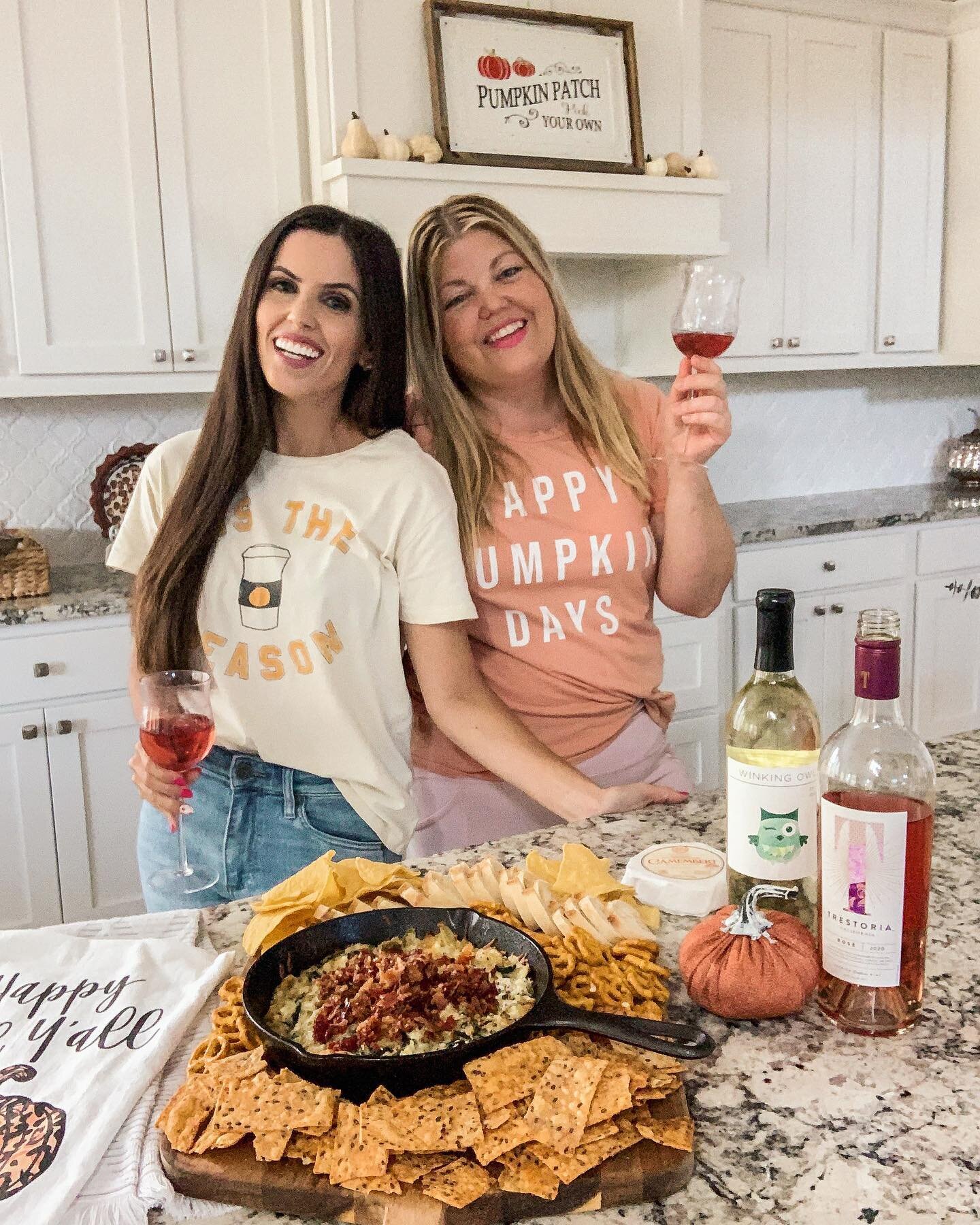 Few things in life bring me more joy than spending time with friends &amp; having a glass of wine. Add Bacon Spinach &amp; Artichoke Dip and it's almost too good to be true. I grabbed everything from @aldiusa to have a laid-back happy hour with my sw