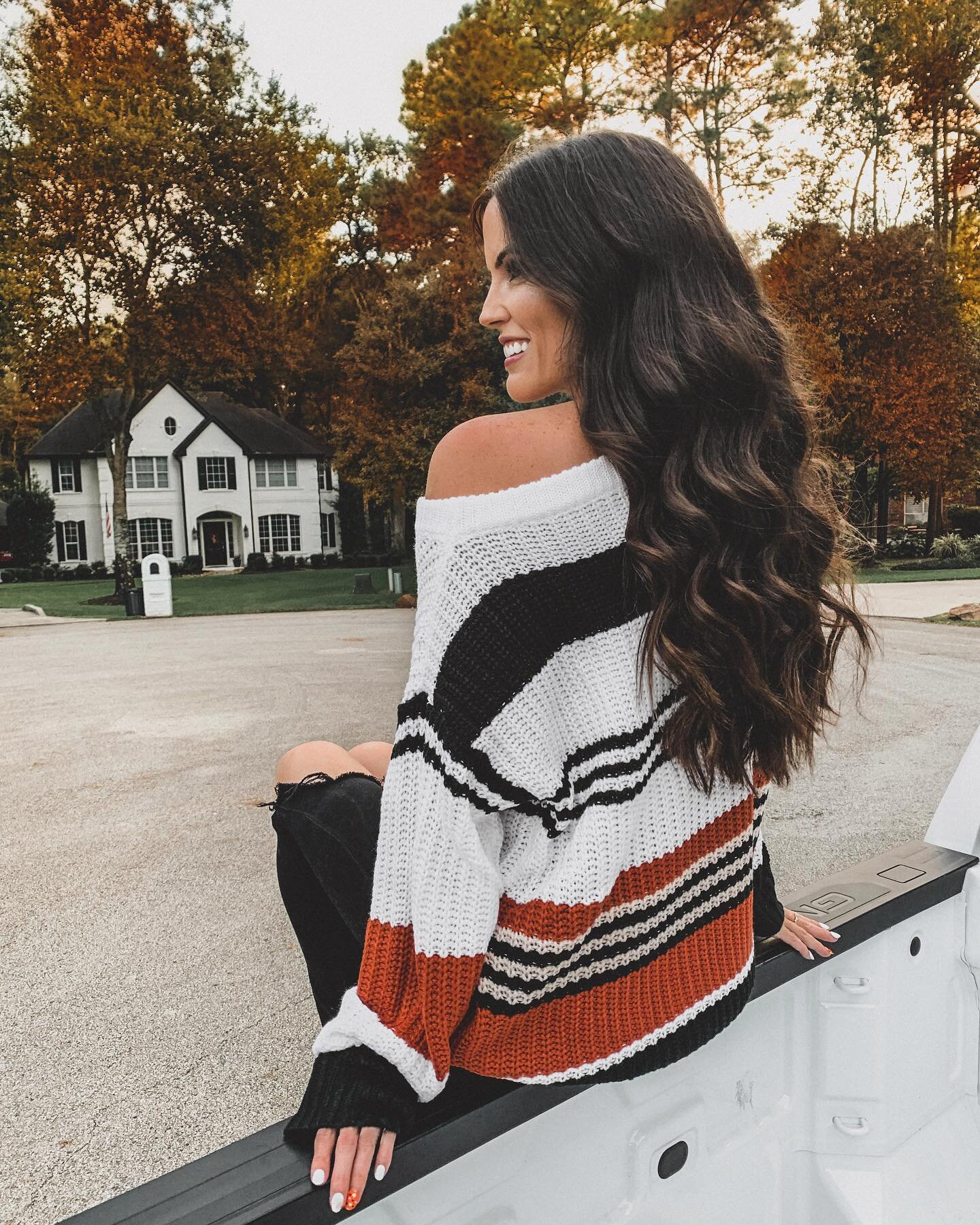 First signs of fall in Houston! Jk, fall photoshopped😬🍂🍁 It&rsquo;ll be pretty come December, though. Sweater is Amazon &amp; linked🧡 http://liketk.it/3ovIt #fallstyle #fall