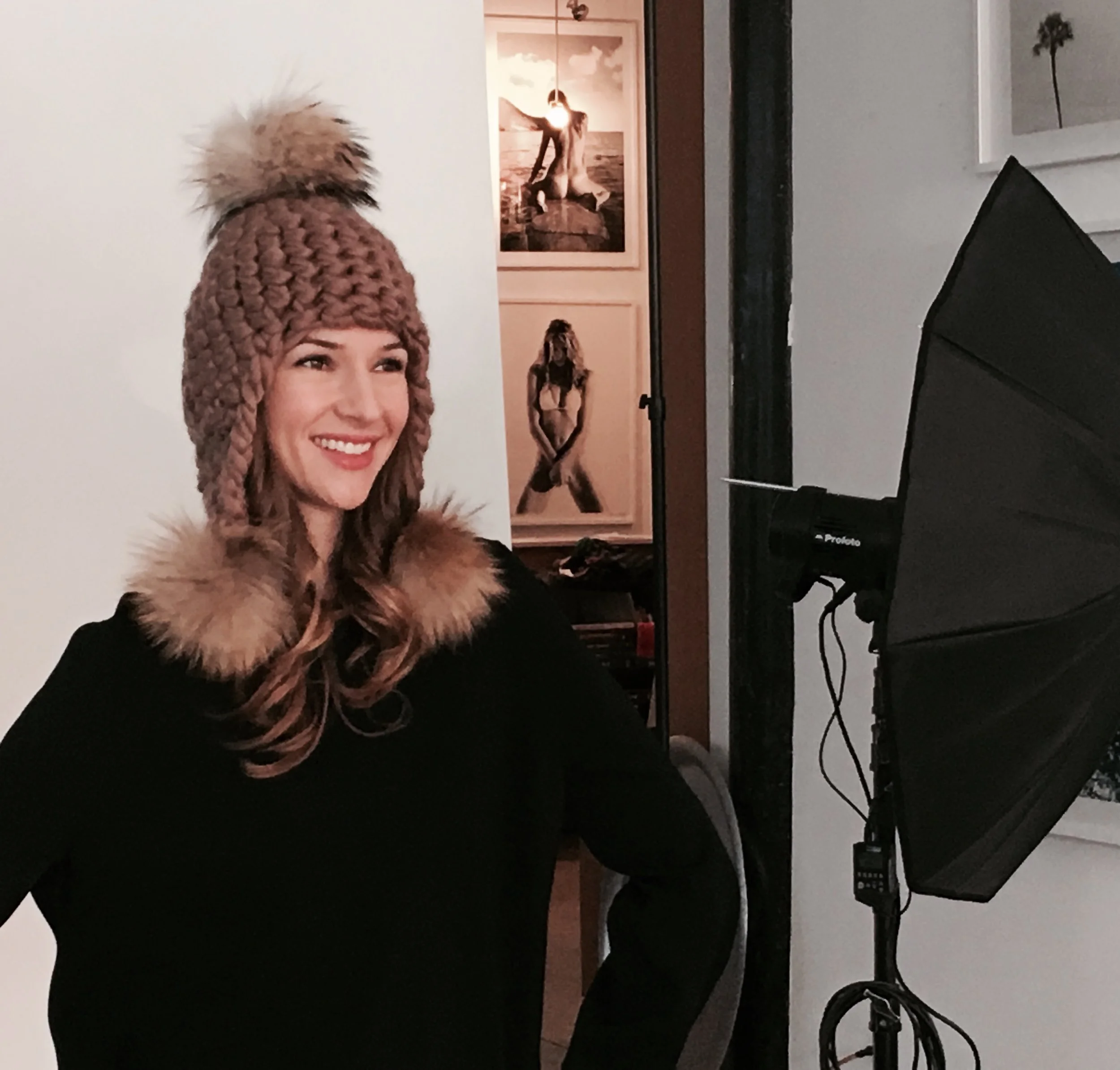 Behind the scenes for Mischa Lampert , available on clic.com. We spy shots by Jean Phillipe Piter and Antoine Verglas in the background!