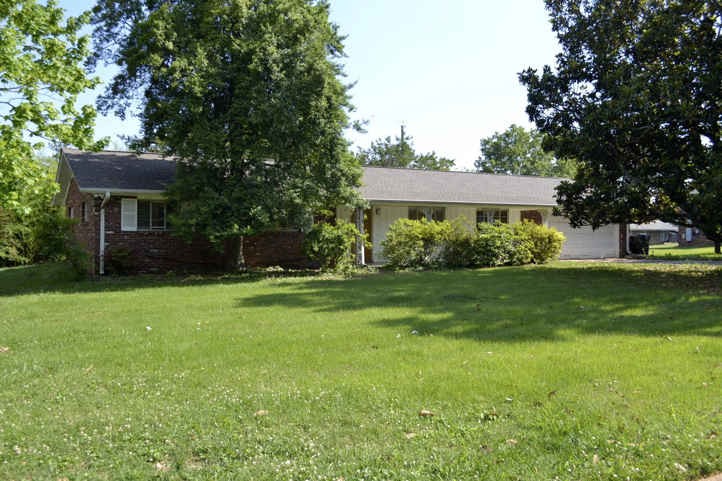 exterior 002.JPG