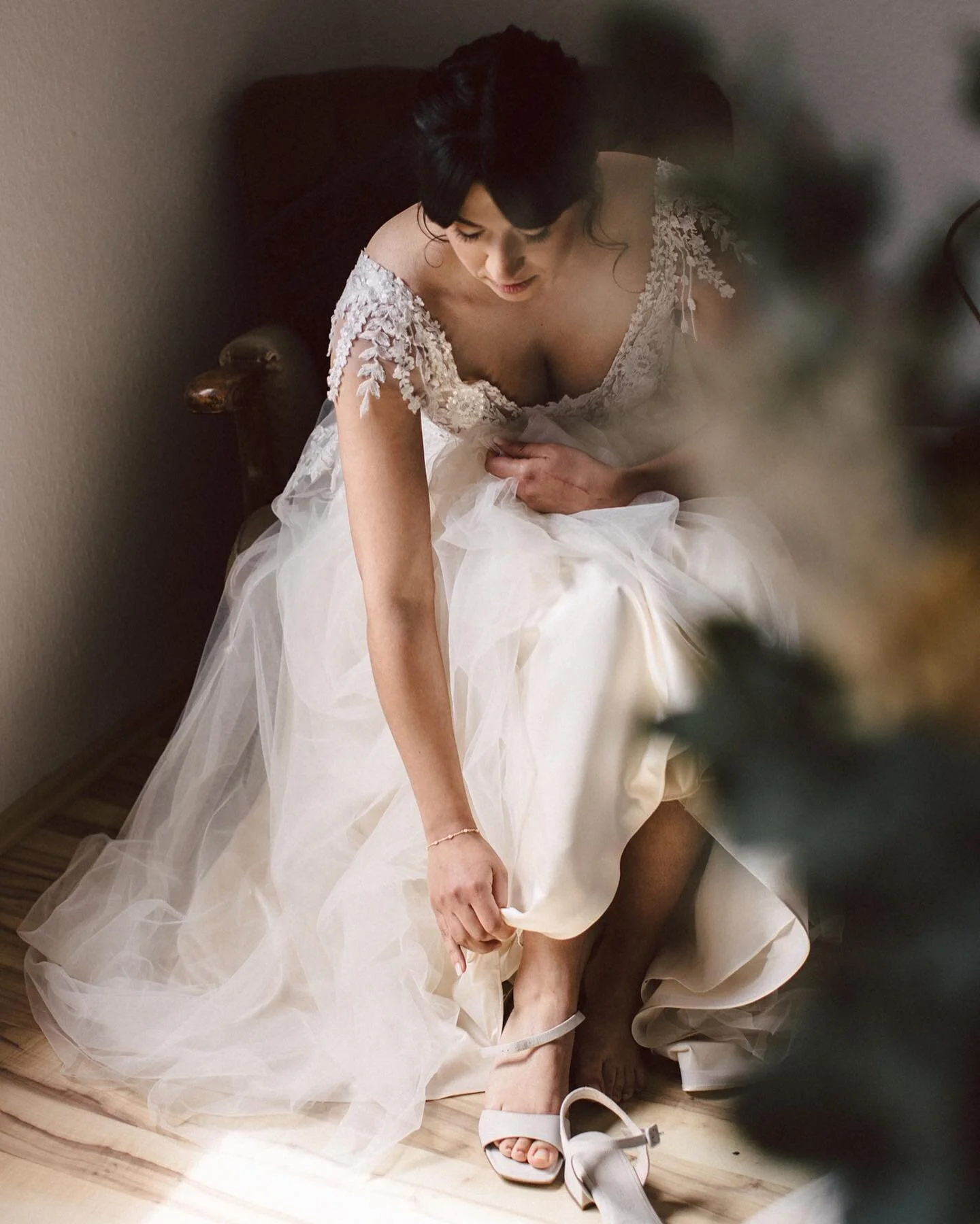 Ich denke sehr gerne an Aida und Fabians Hochzeit zur&uuml;ck. Ich durfte die Beiden den ganzen Tag - vom Getting Ready bis zum Hochzeitstanz begleiten - bei sch&ouml;nstem Wetter und in bester Gesellschaft. 

#hochzeitsfotografiekiesendahl #hochzeit