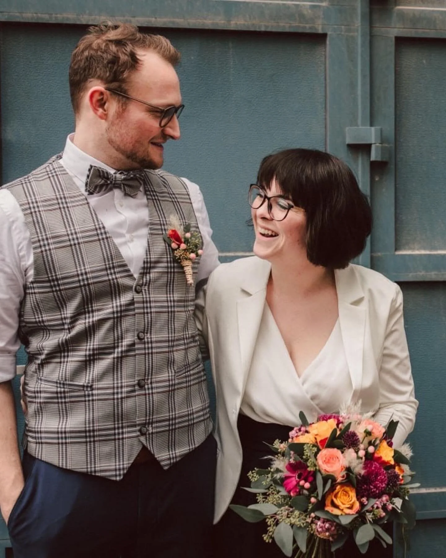 Zur Zeit arbeite ich an Sarah und Burkhards Hochzeitsbildern. Es war so ein liebevolles Fest mit so vielen netten Menschen. Vielen Dank, dass ich dabei sein durfte. Hier ein paar Bilder aus dem Shooting. 📸❤️