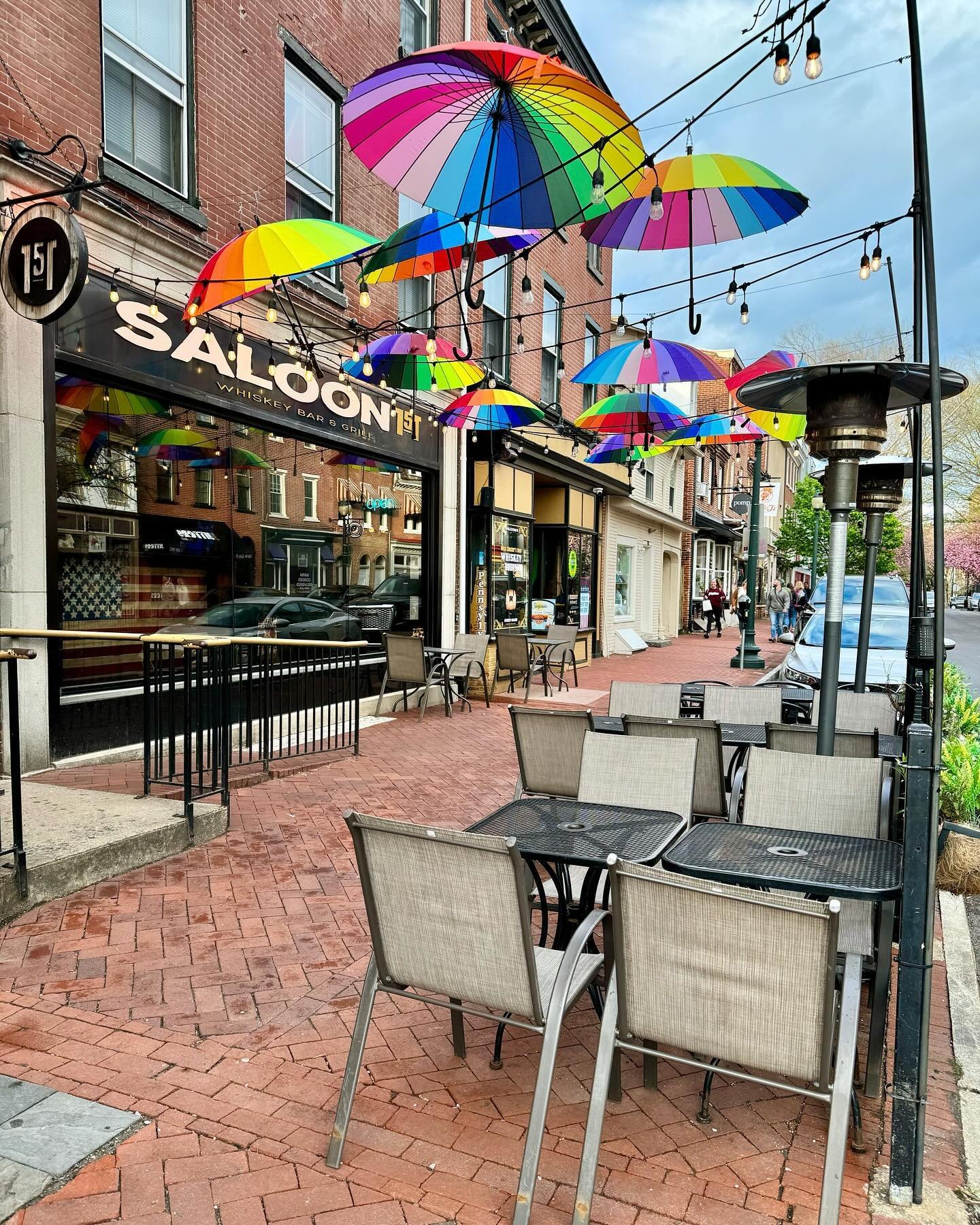 ☂️ Under my umbrella, ella, ella, eh, eh, eh #umbrella #westchesterpa #downtownwestchesterpa #wcupa #wcuofpa #westchesterborough #westchesteruniversity #saloon151 #westchester #whiskeybar #tequilabar151