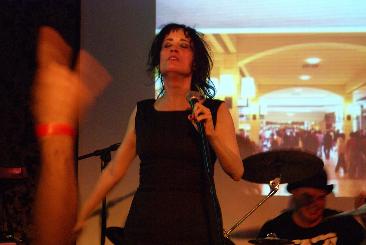 Coralina Cataldi-Tassoni performing with with Orco Muto  (10).jpg
