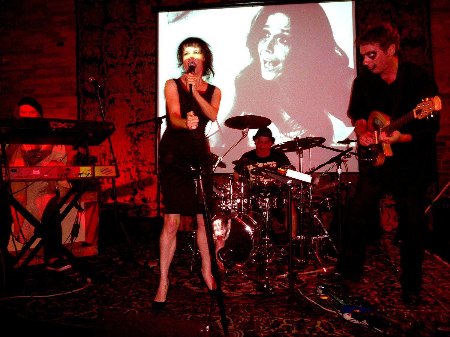 Coralina Cataldi-Tassoni performing with with Orco Muto  (11).jpg