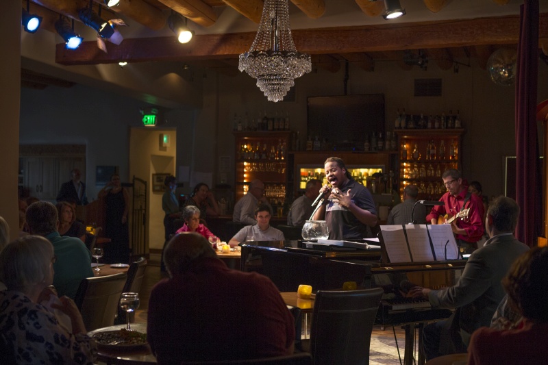 Cantina Singer at La Casa Sena