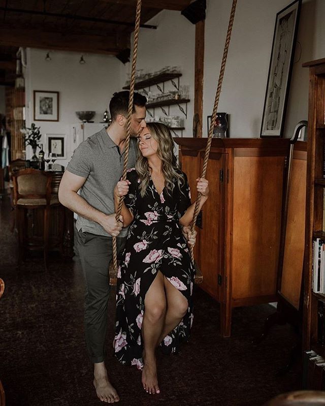 Weekend feelings ✨

Engagement photos + Glowing skin
#airbrushtansbyvania .
. 📸: @allyandnicholas 🌱: @bronzeme_tans