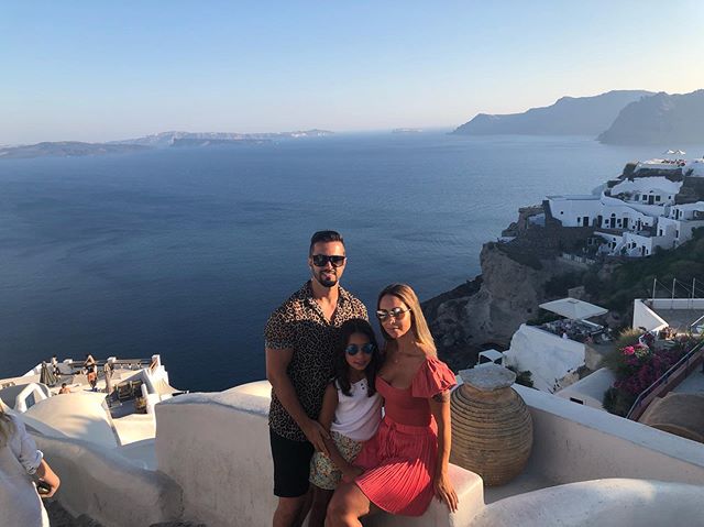 In Santorini with my beautiful family 💙🇬🇷🧿 .
.
.
Take me back!..😁
To all my clients, and those who would like to try an airbrush tan! For bookings and inquiries 
pls DM/Text 🤗 ✨✨