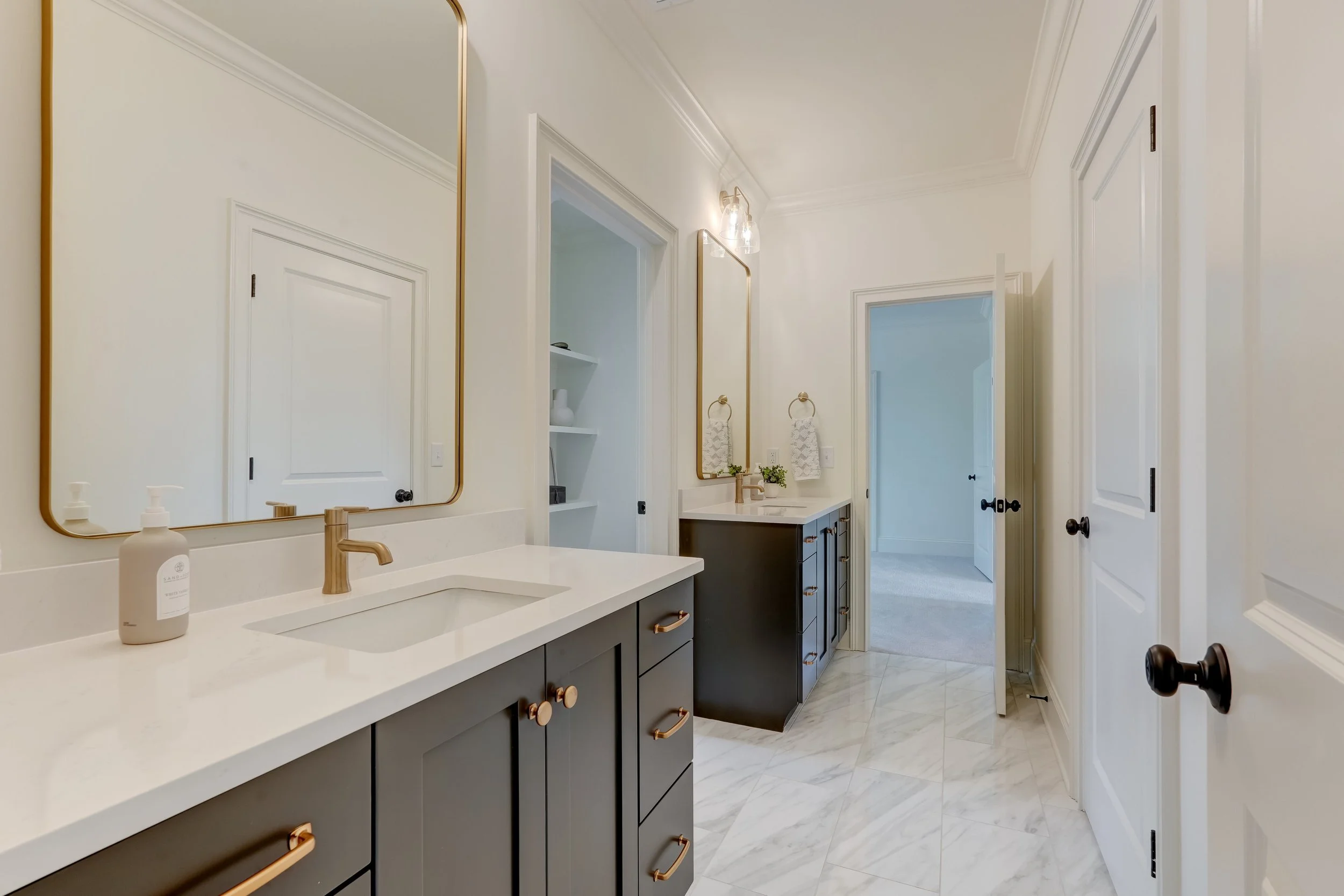 8796 Knoll Creek Ct Oak Ridge-print-033-037-Bathroom-4200x2800-300dpi.jpg