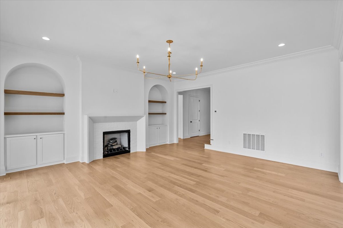 08-Megan 8105 Falcon-8.jpg