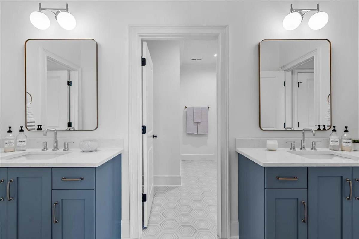 79-Megan 8199 Falcon-48b.jpg