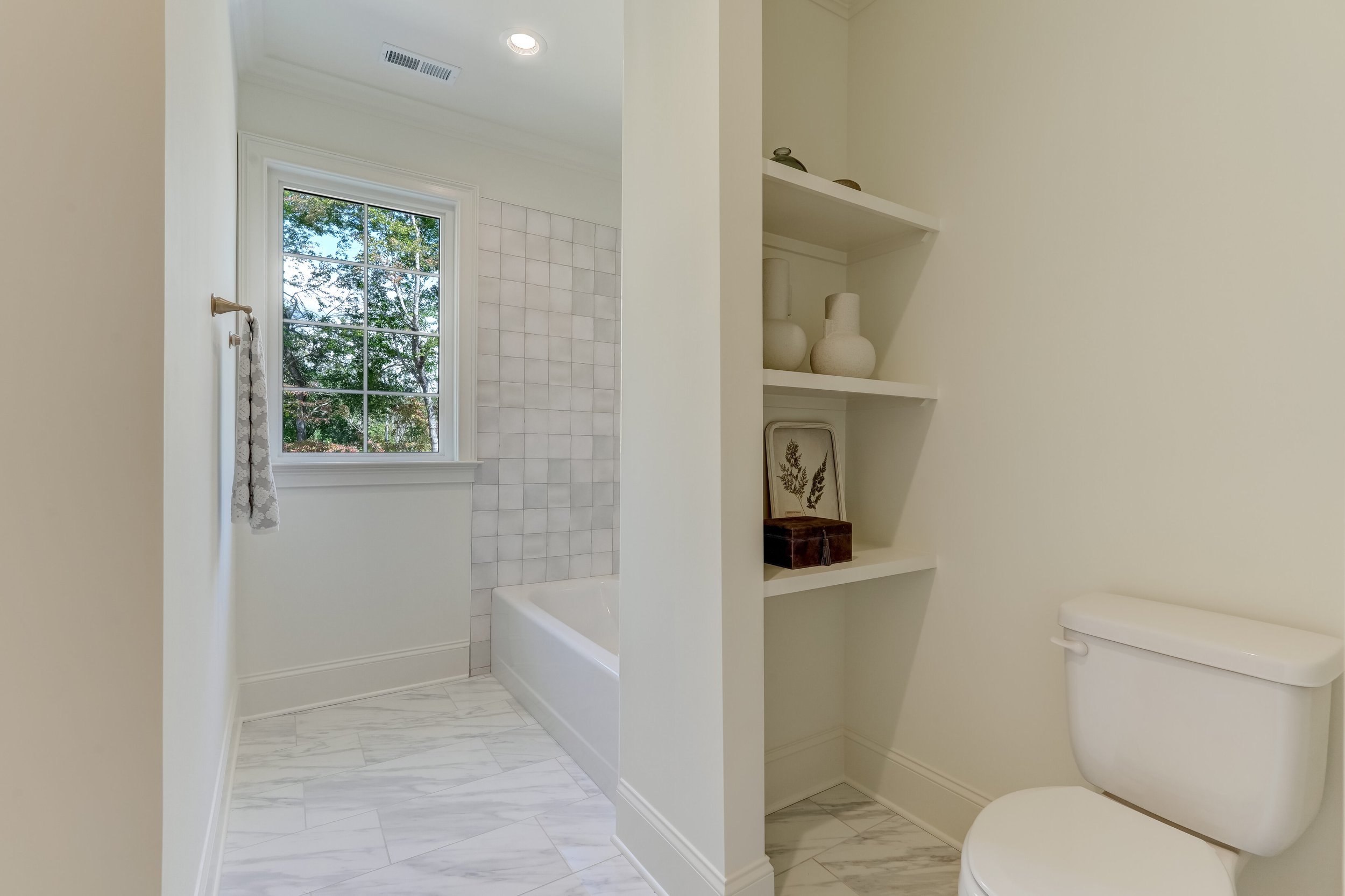 8796 Knoll Creek Ct Oak Ridge-print-034-038-Bathroom-4200x2801-300dpi.jpg