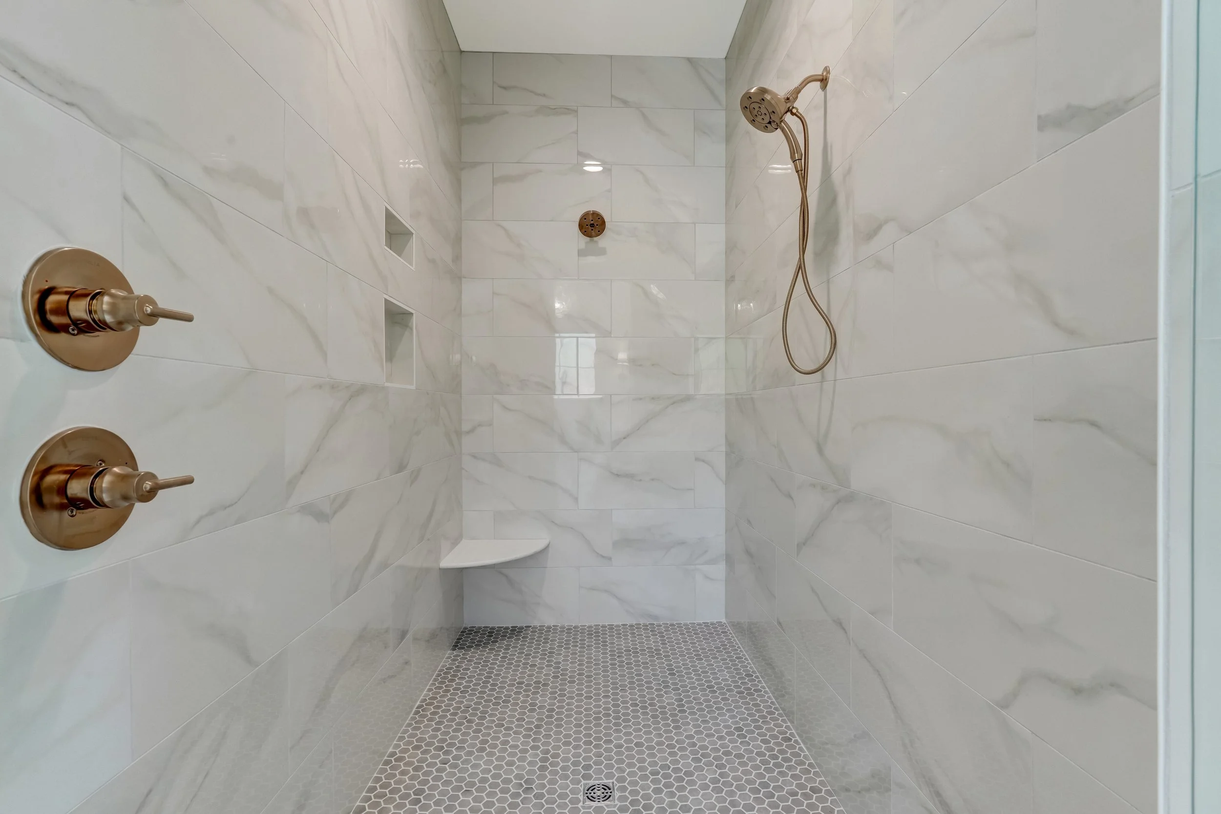 8796 Knoll Creek Ct Oak Ridge-print-025-017-Primary Bathroom-4200x2800-300dpi.jpg