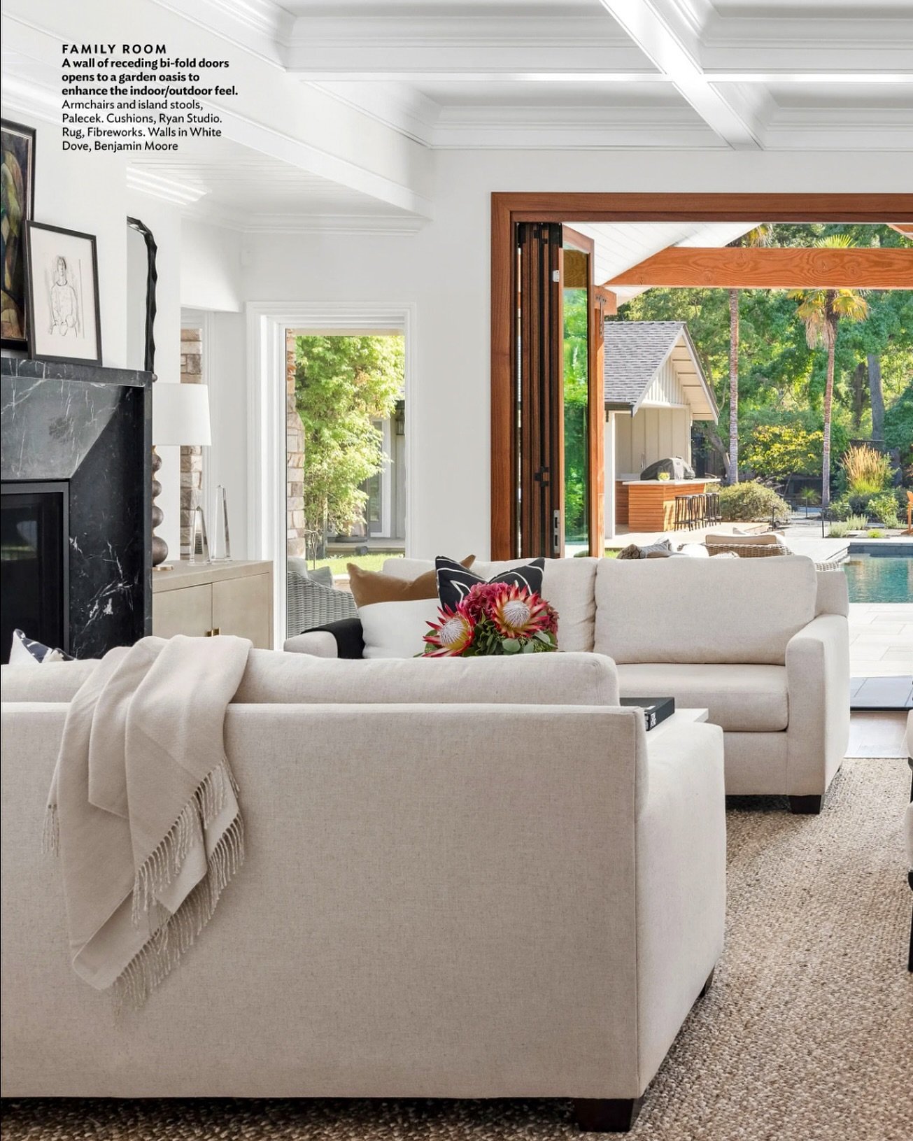 Indoor/outdoor living California style ☀️
.
.
As seen in @25beautifulhomesmagazine 
.
.
.
.
.
Interiors | @heatherlunddesign 
Builder | Krueger and Company 
CAD | @a.viviandesigns 
Stylist | @tcbstyle 
Photography | @vivianjohnsonphoto 
PR | @albawor