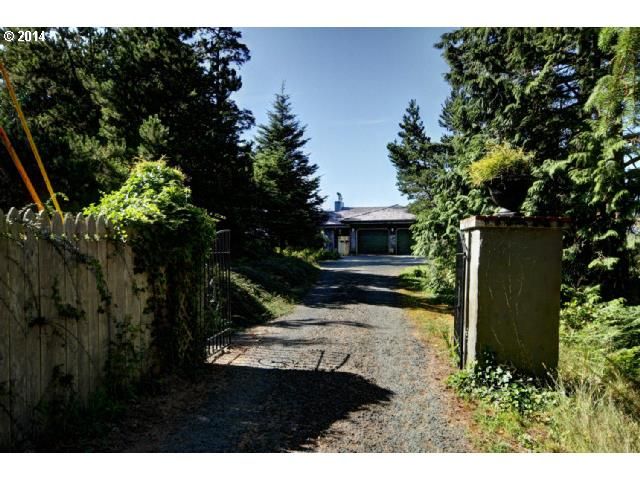 Private Driveway to Ocean Breeze